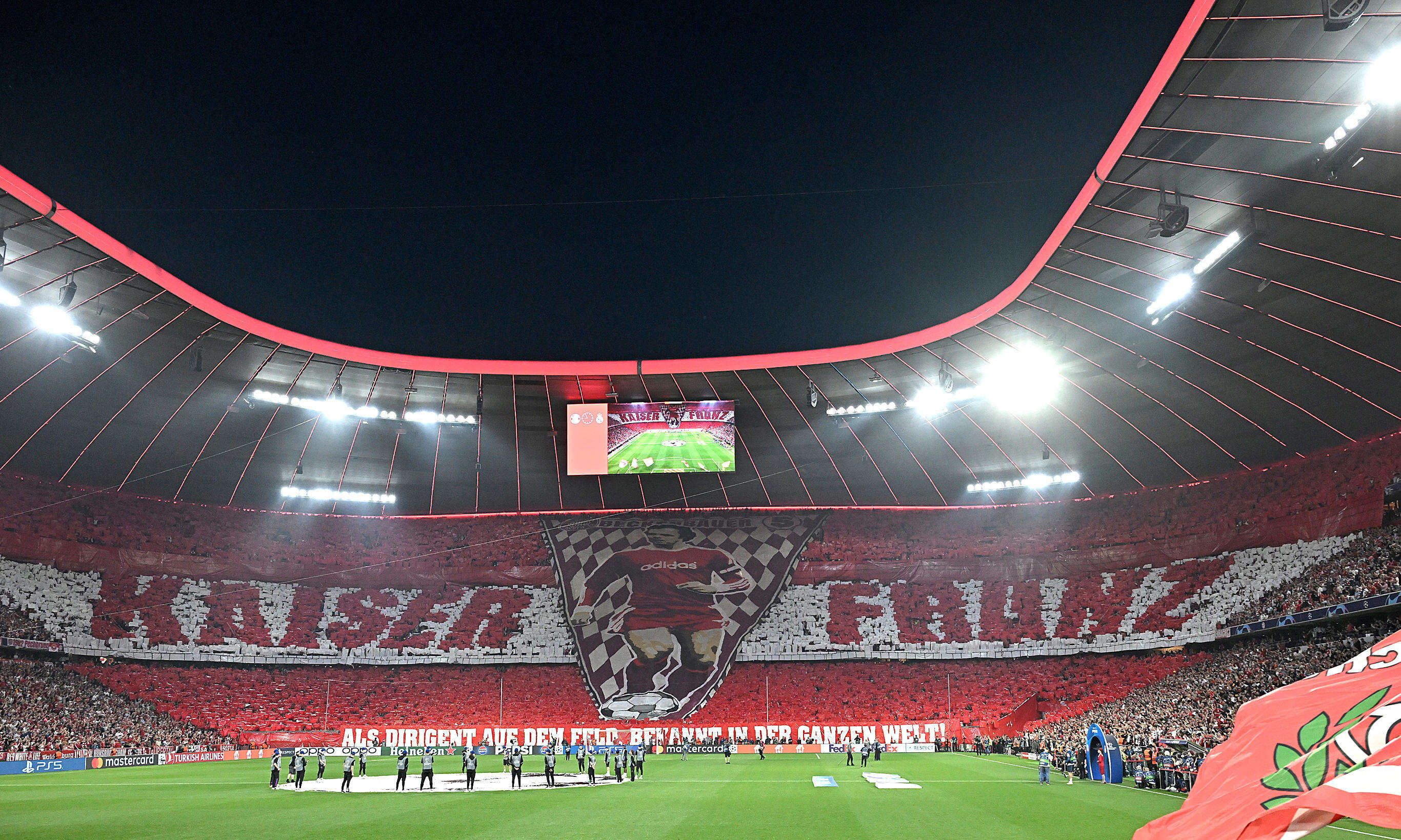 Bayern-Real Madrid : le splendide tifo des supporters bavarois en hommage à Franz Beckenbauer