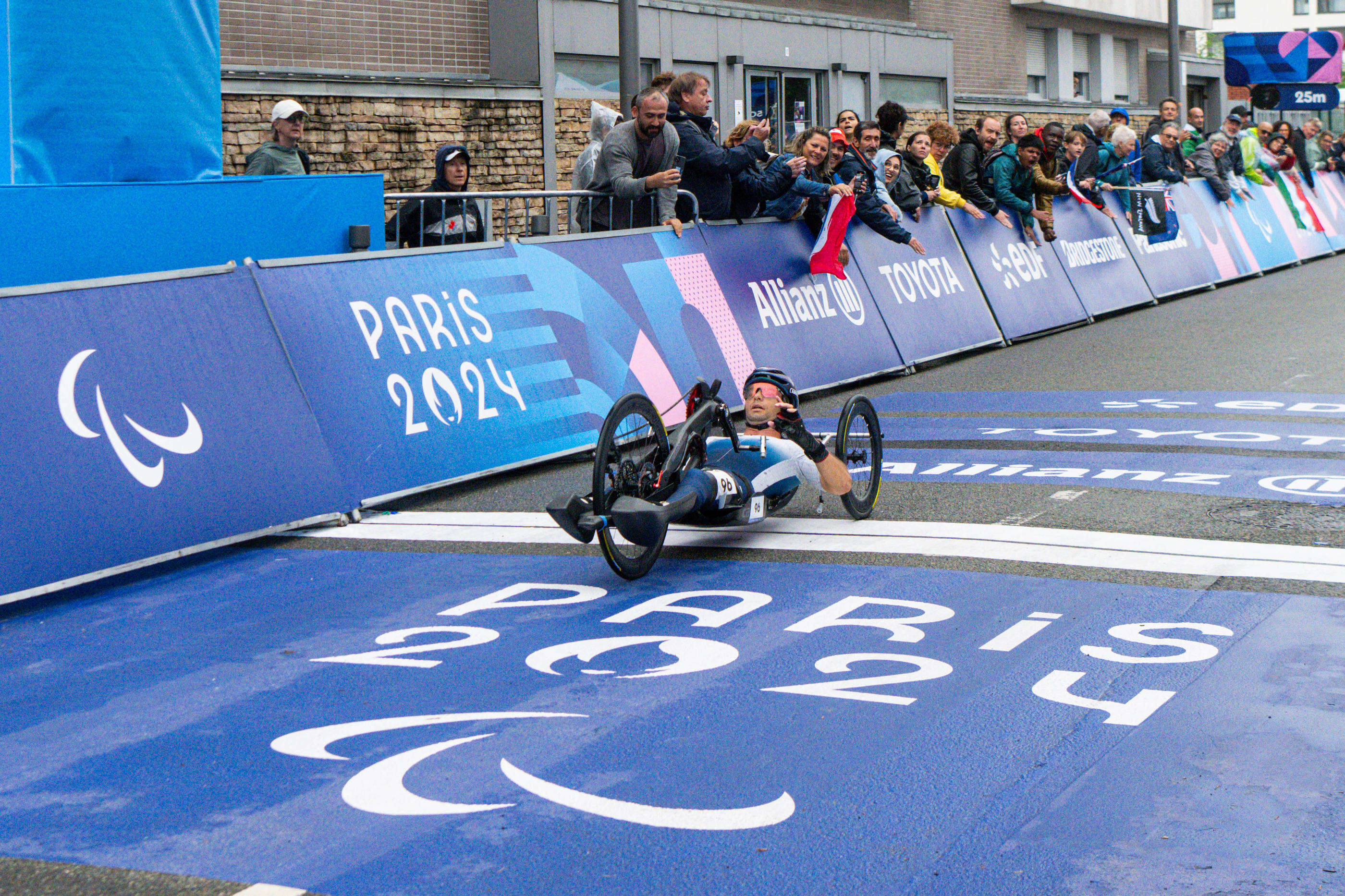 « J’ai failli aller droit dans le rond-point » : en or sur route, le paracycliste Florian Jouanny s’est fait peur