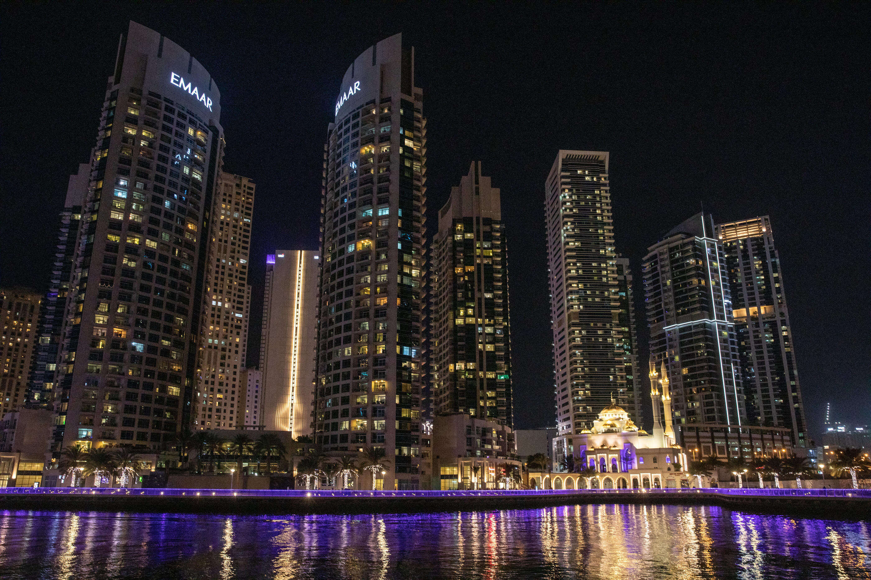 30 degrés à minuit : face aux fortes chaleurs, Dubaï adopte les plages de nuit