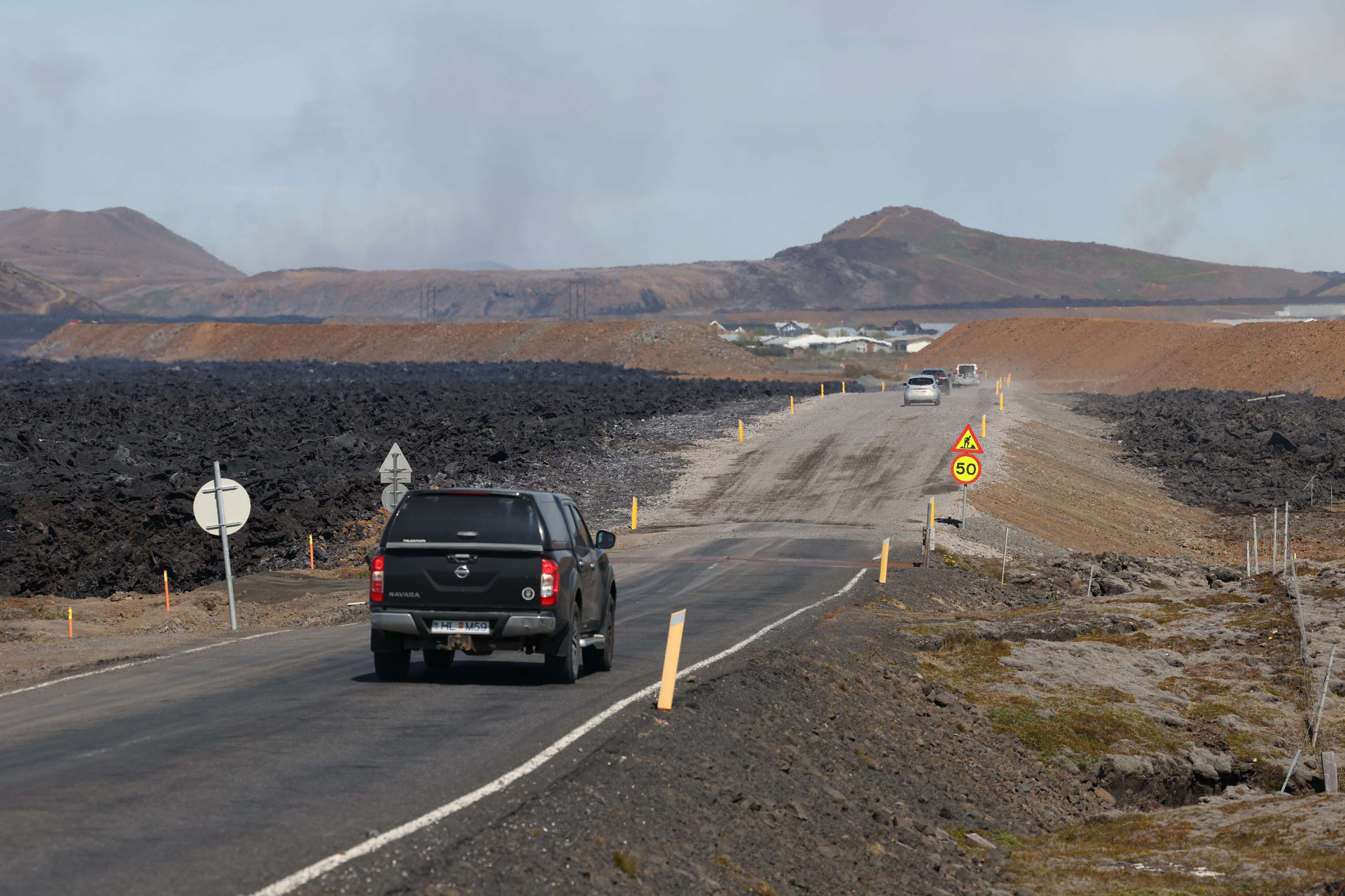 Islande : les images du volcan entré en éruption, un village évacué