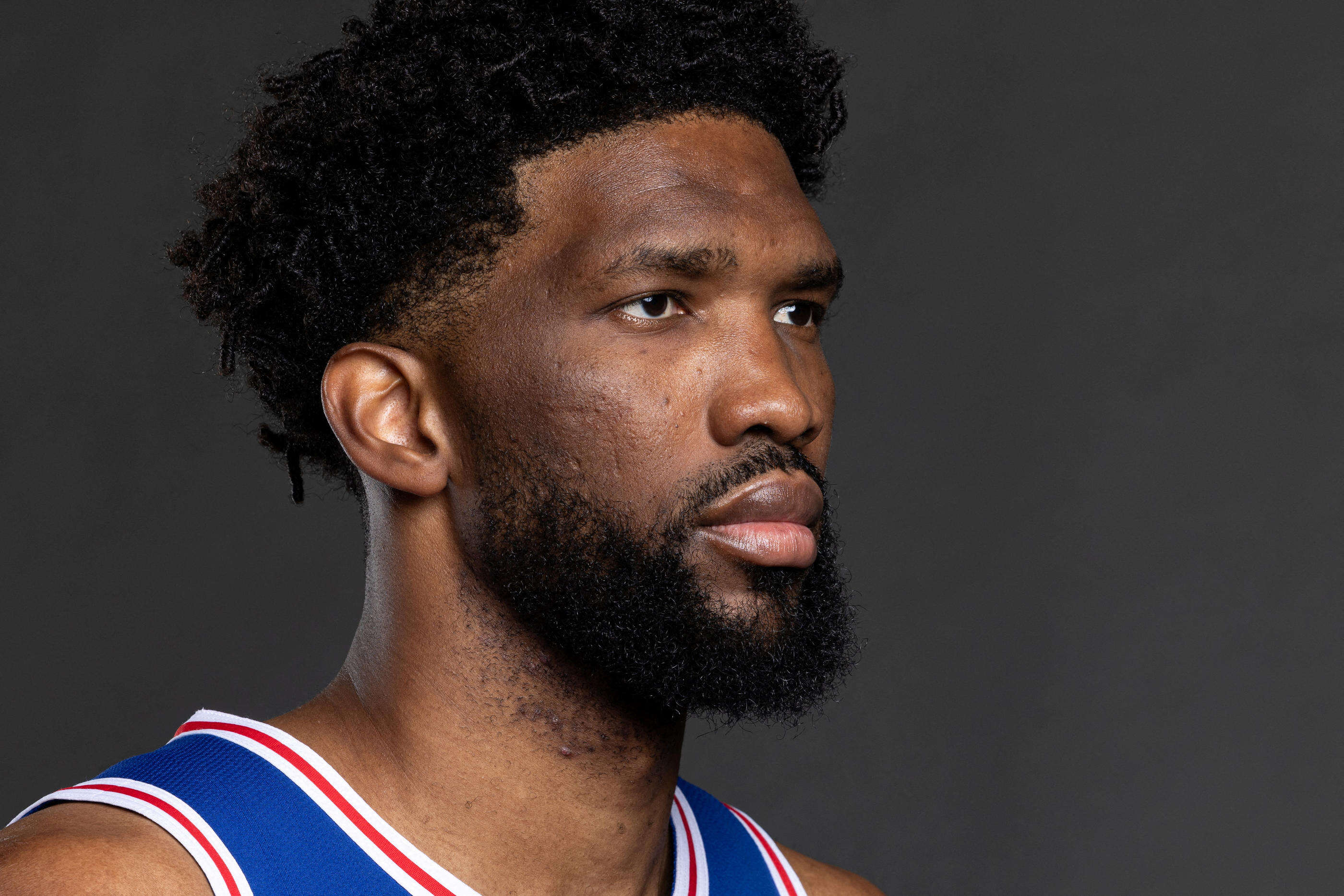 NBA : Joel Embiid suspendu trois matchs pour avoir « bousculé » un journaliste