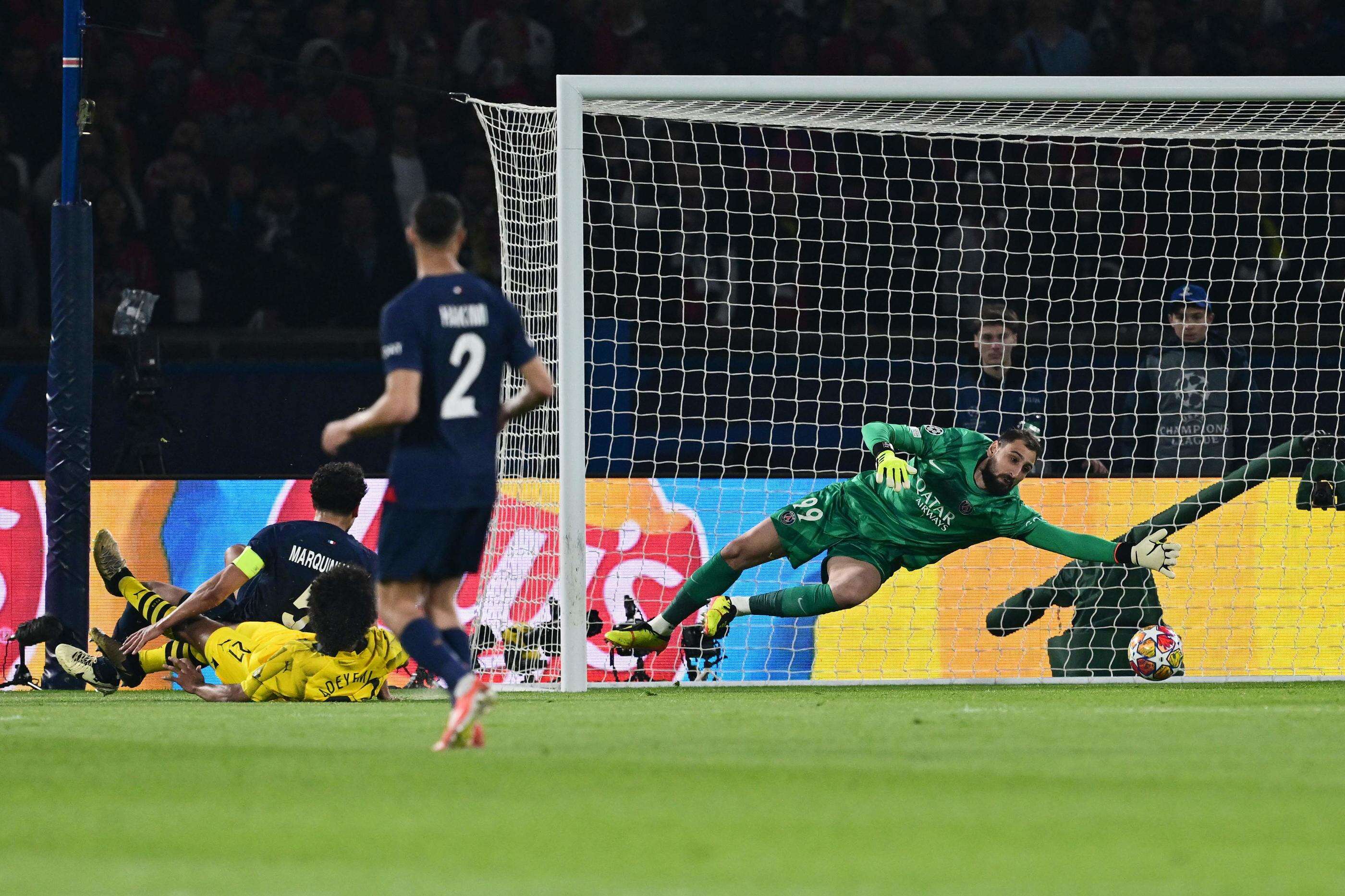 PSG-Dortmund : la vidéo de l’arrêt décisif de Donnarumma qui maintient les Parisiens en vie