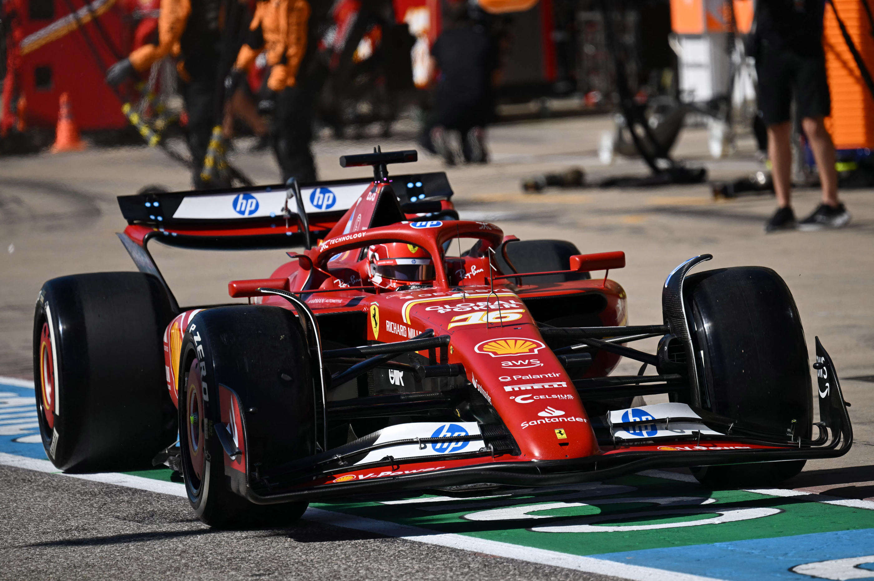 Formule 1, GP des États-Unis : Charles Leclerc s’impose devant Sainz et offre un surprenant doublé à Ferrari