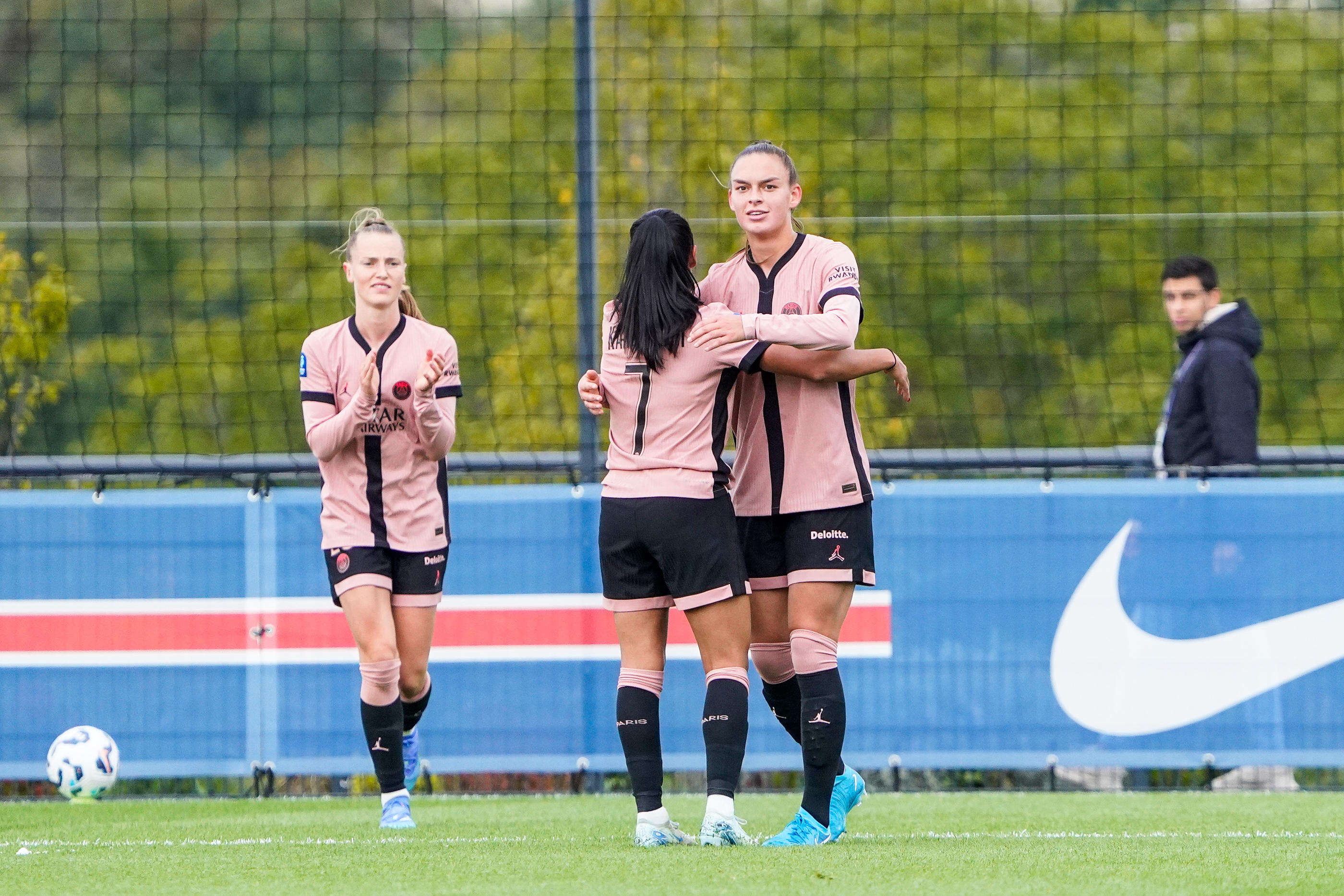 Première Ligue féminine : grâce à Romée Leuchter, le PSG relève la tête contre Guingamp (4-0)