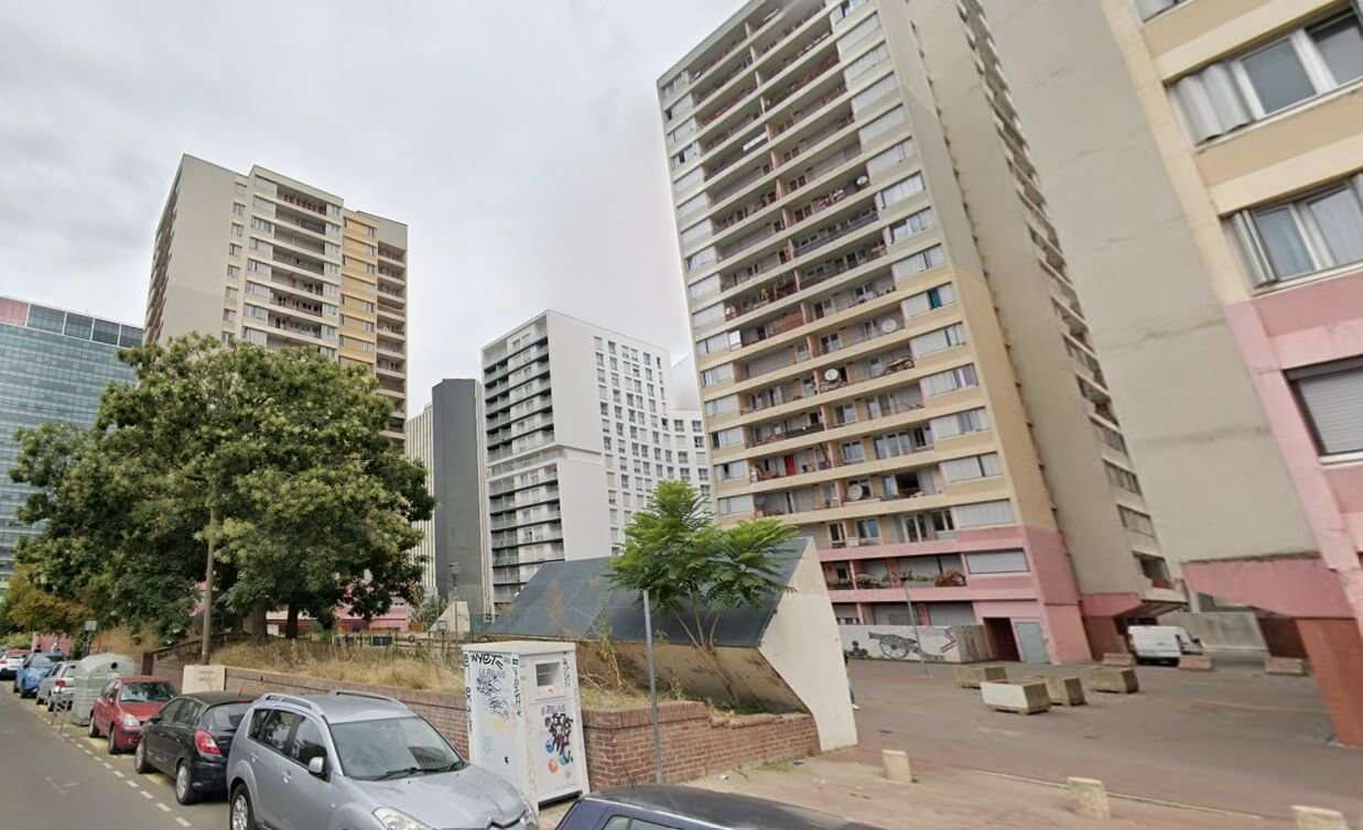 Bagnolet : il sonne chez sa voisine, force le passage et se jette du 12e étage