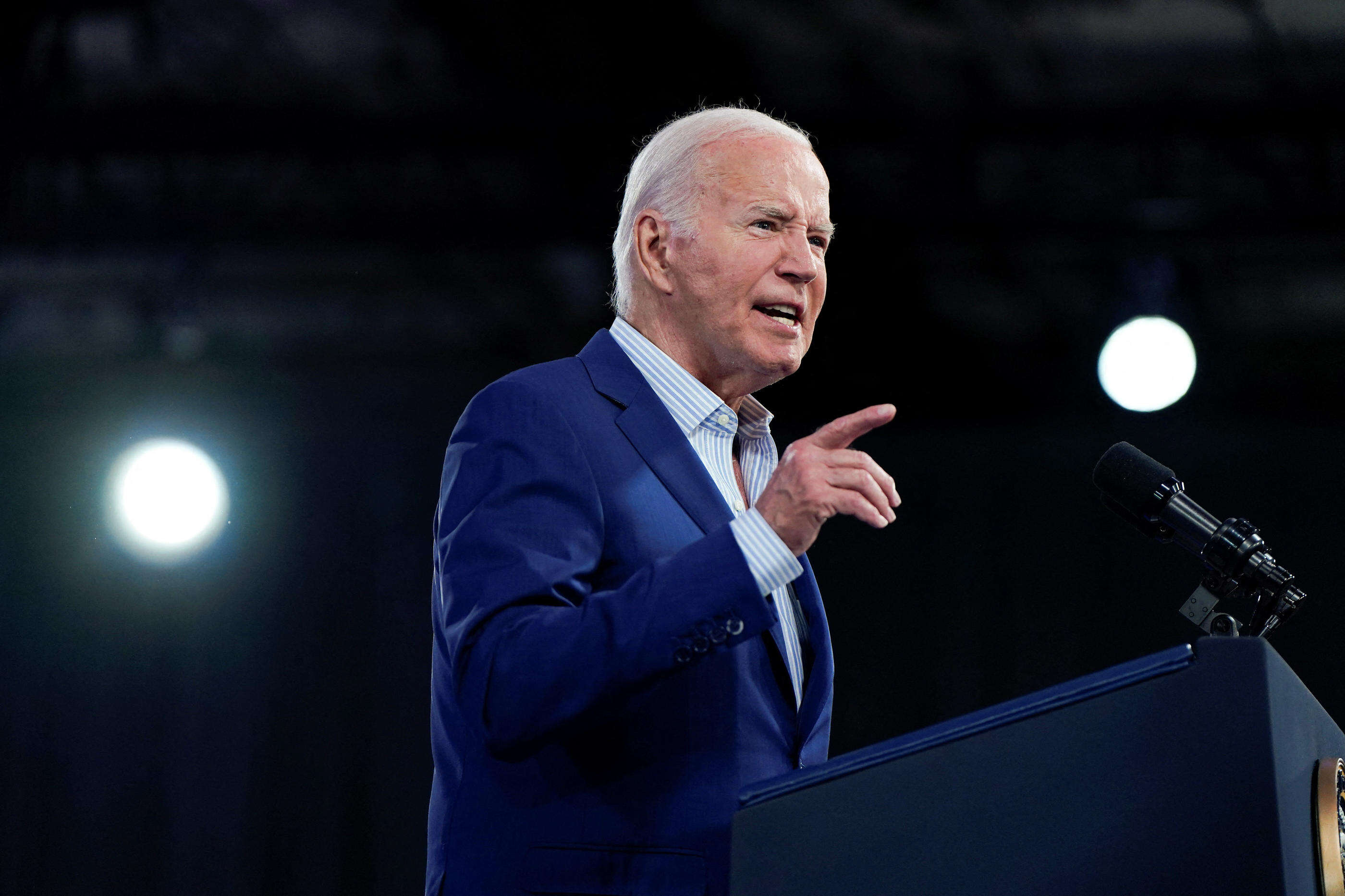 Débat raté face à Trump : Biden assure qu’il « peut faire le boulot », Obama lui apporte son soutien