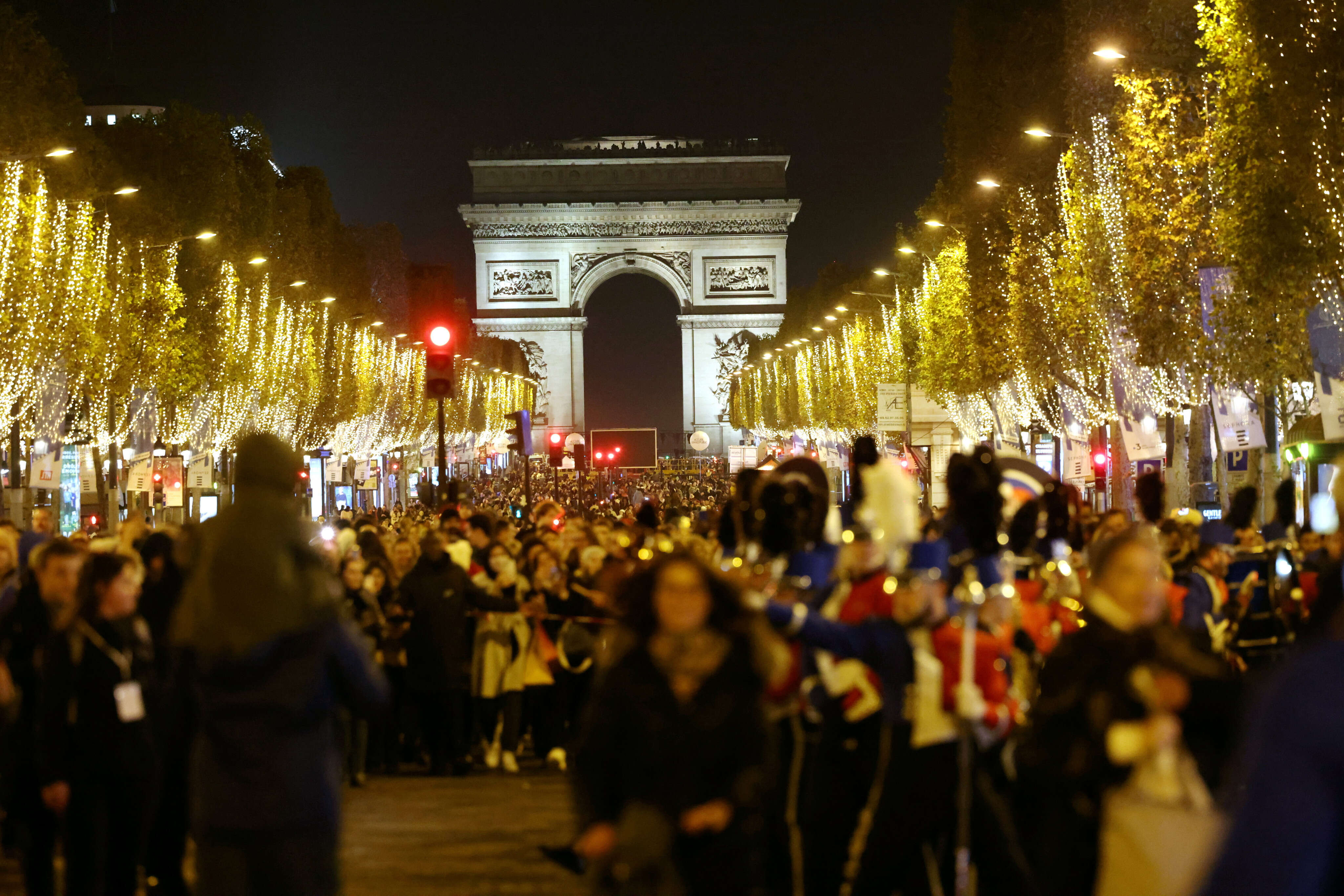 Paris : Tony Estanguet donnera le coup d’envoi des illuminations de Noël sur les Champs-Élysées