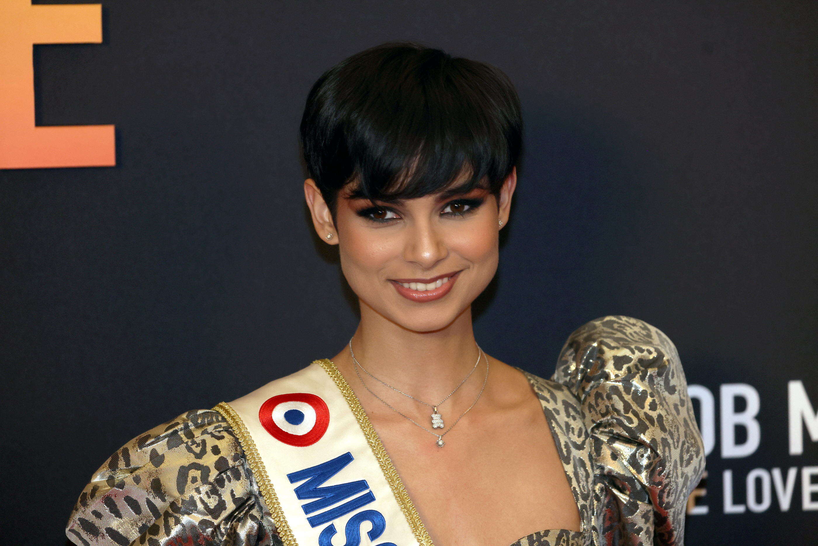 Ève Gilles, Miss France 2024, révèle souffrir de dyskinésie paroxystique : quelle est cette maladie ?