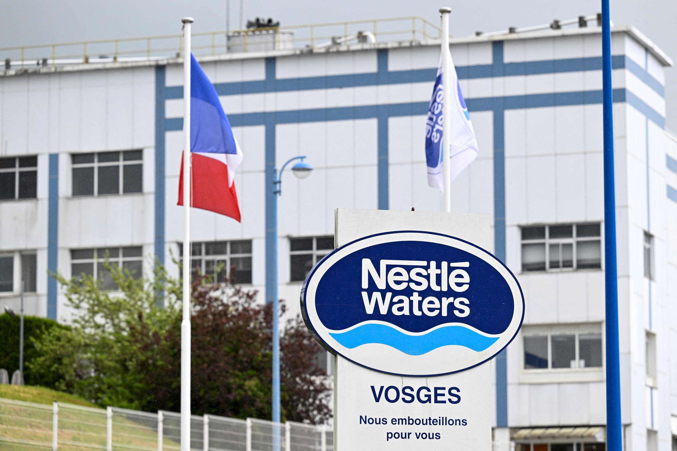 « Mettre l’affaire sous le tapis » : des associations dénoncent une convention entre Nestlé et la justice