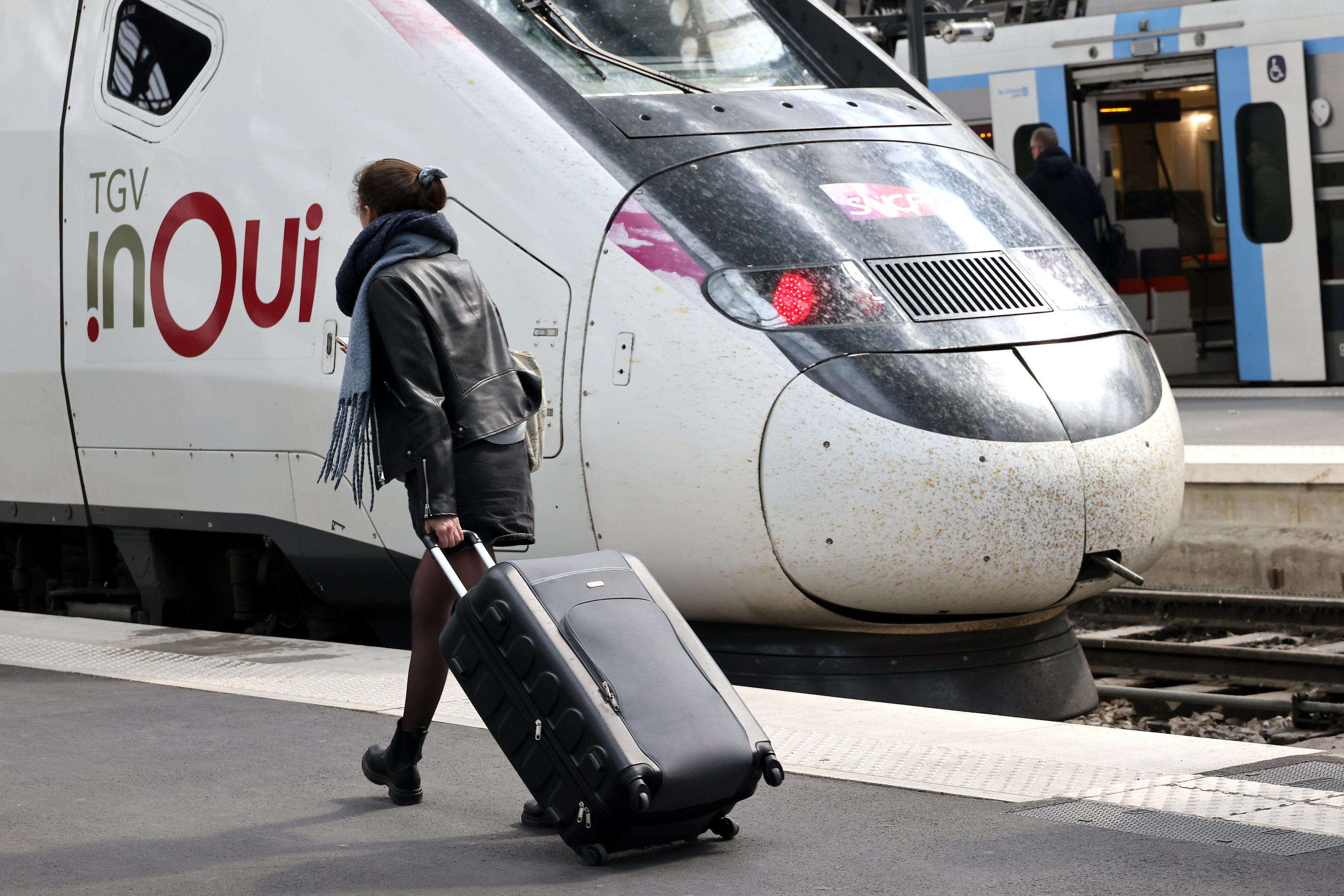 343 passagers d’un TGV évacués par les pompiers après avoir été bloqués pendant près de 5 heures