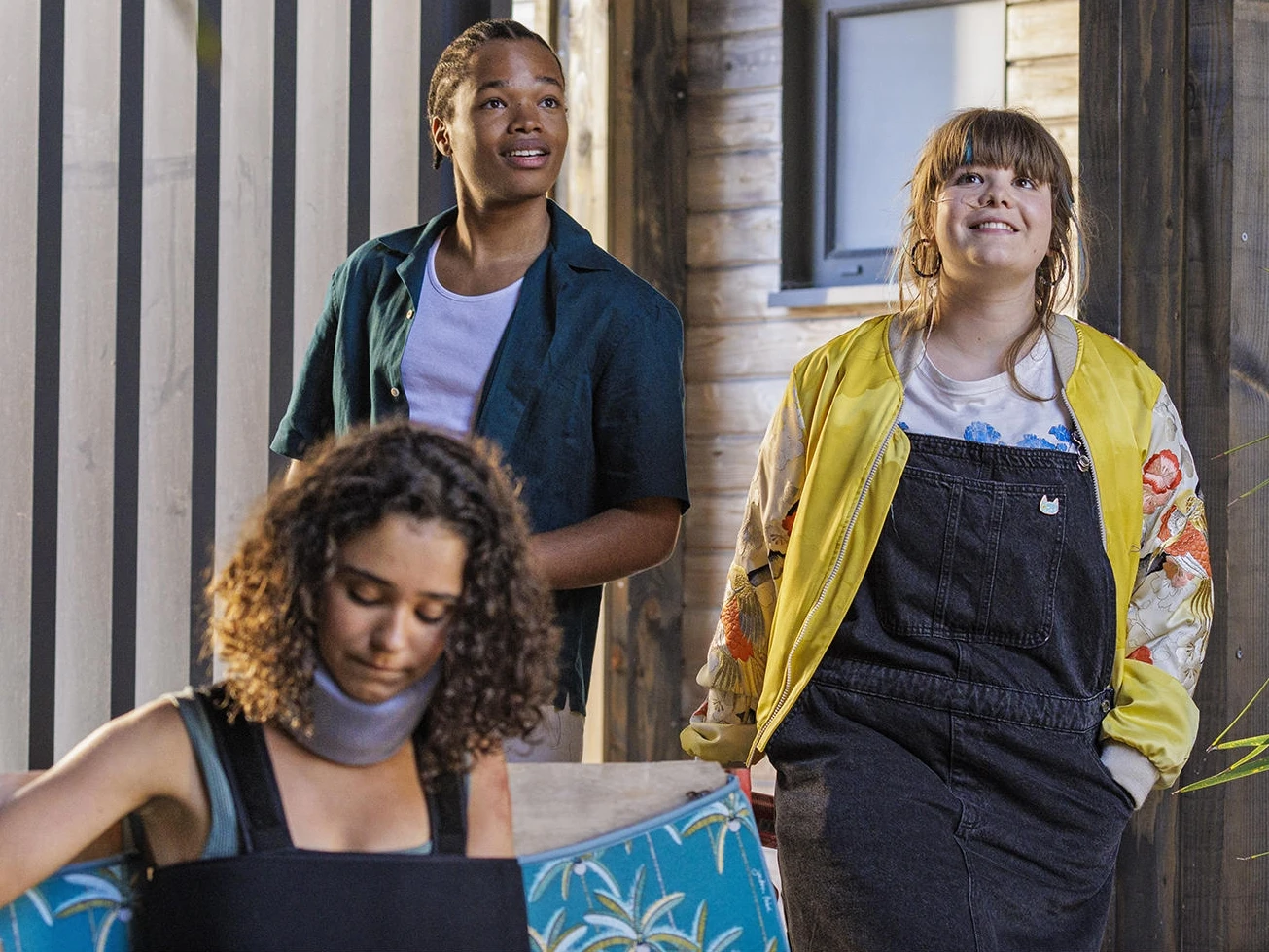 Audiences TV : la série « Les bracelets rouges » termine en baisse sur TF 1, « Meurtres au paradis » cartonne
