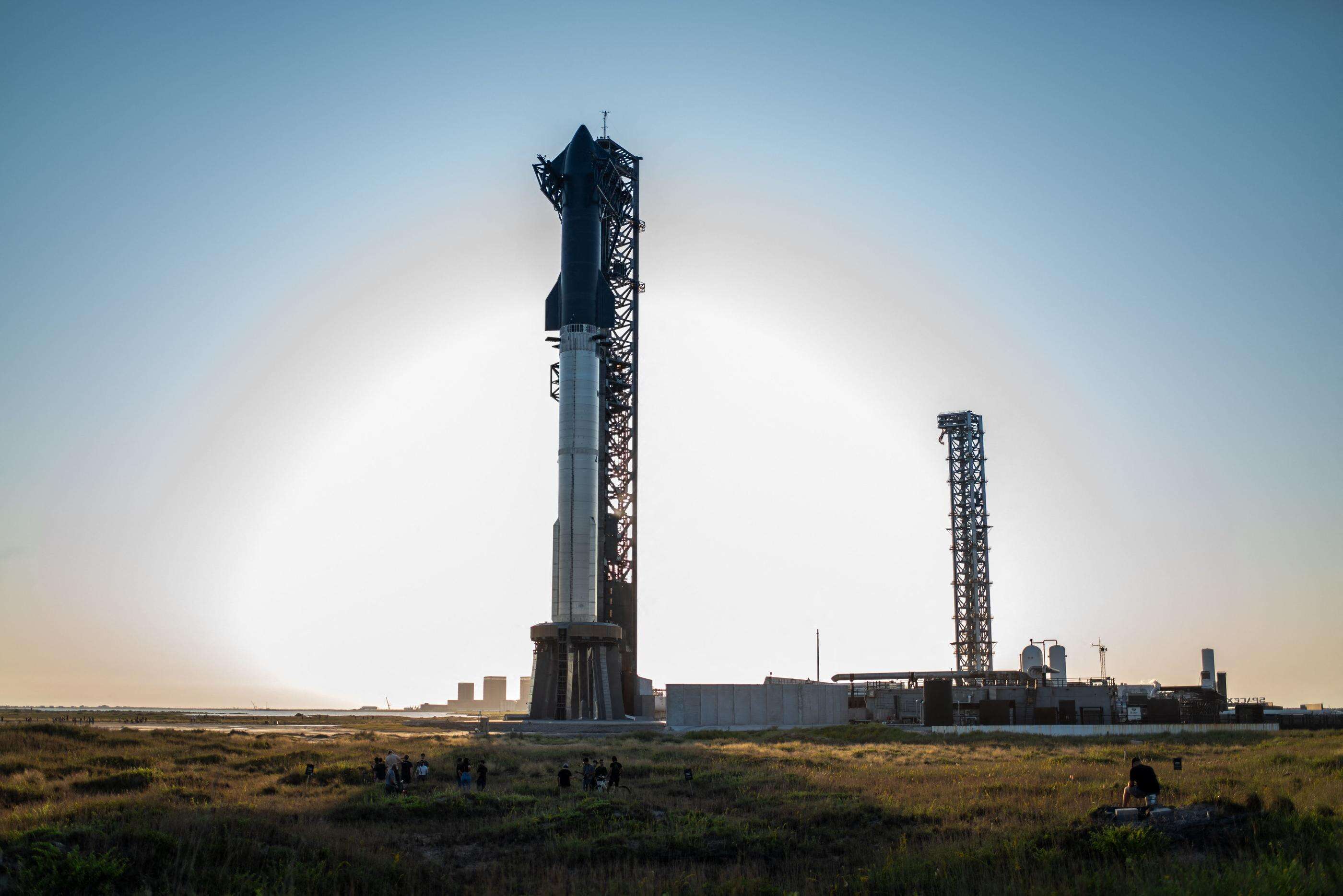 Essai de la fusée Starship : SpaceX réussit à rattraper le premier étage dans des bras mécaniques