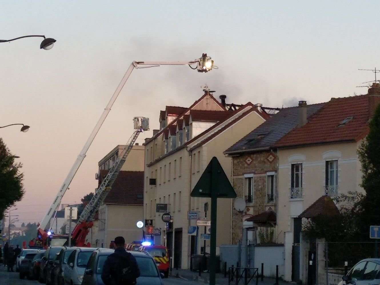 Villiers-le-Bel : l’immeuble évacué après un incendie, un appartement dévasté