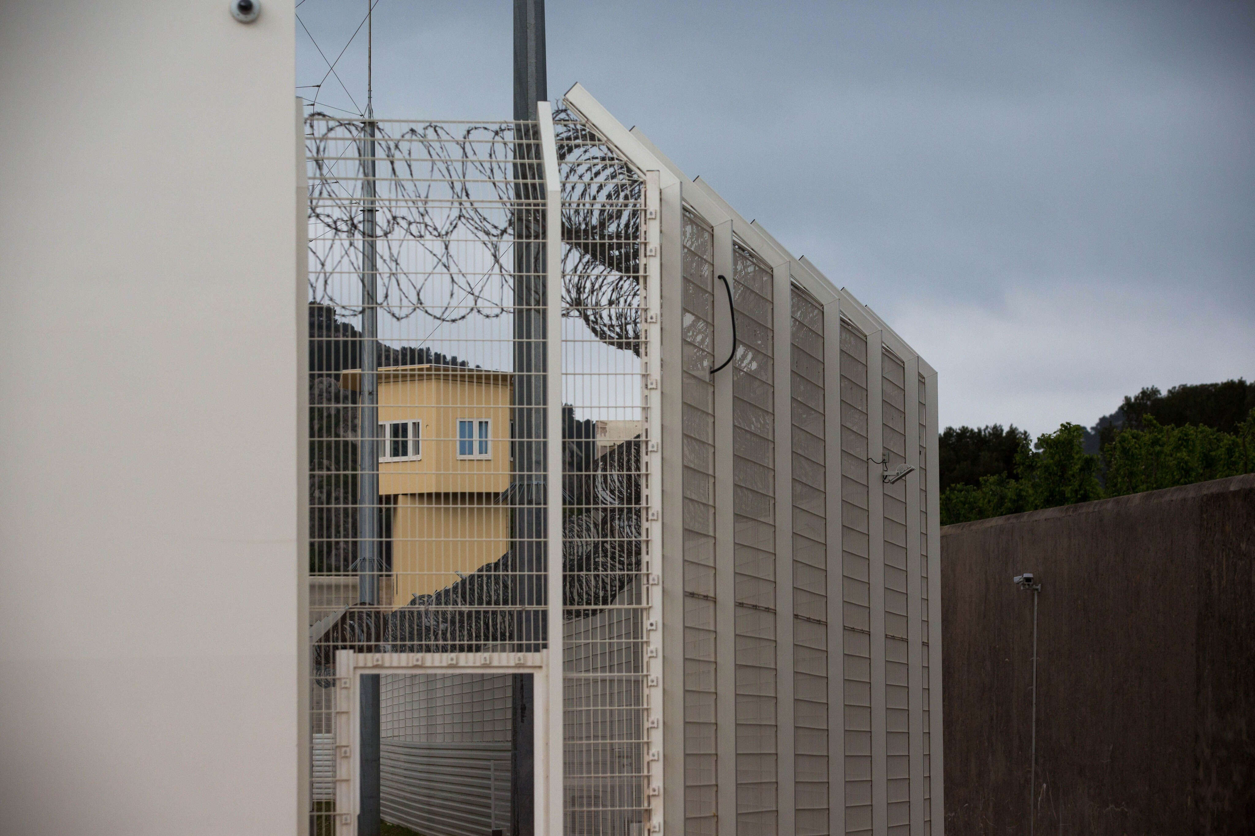 Un détenu égorge son co-détenu avec un bol en porcelaine à la prison des Baumettes à Marseille