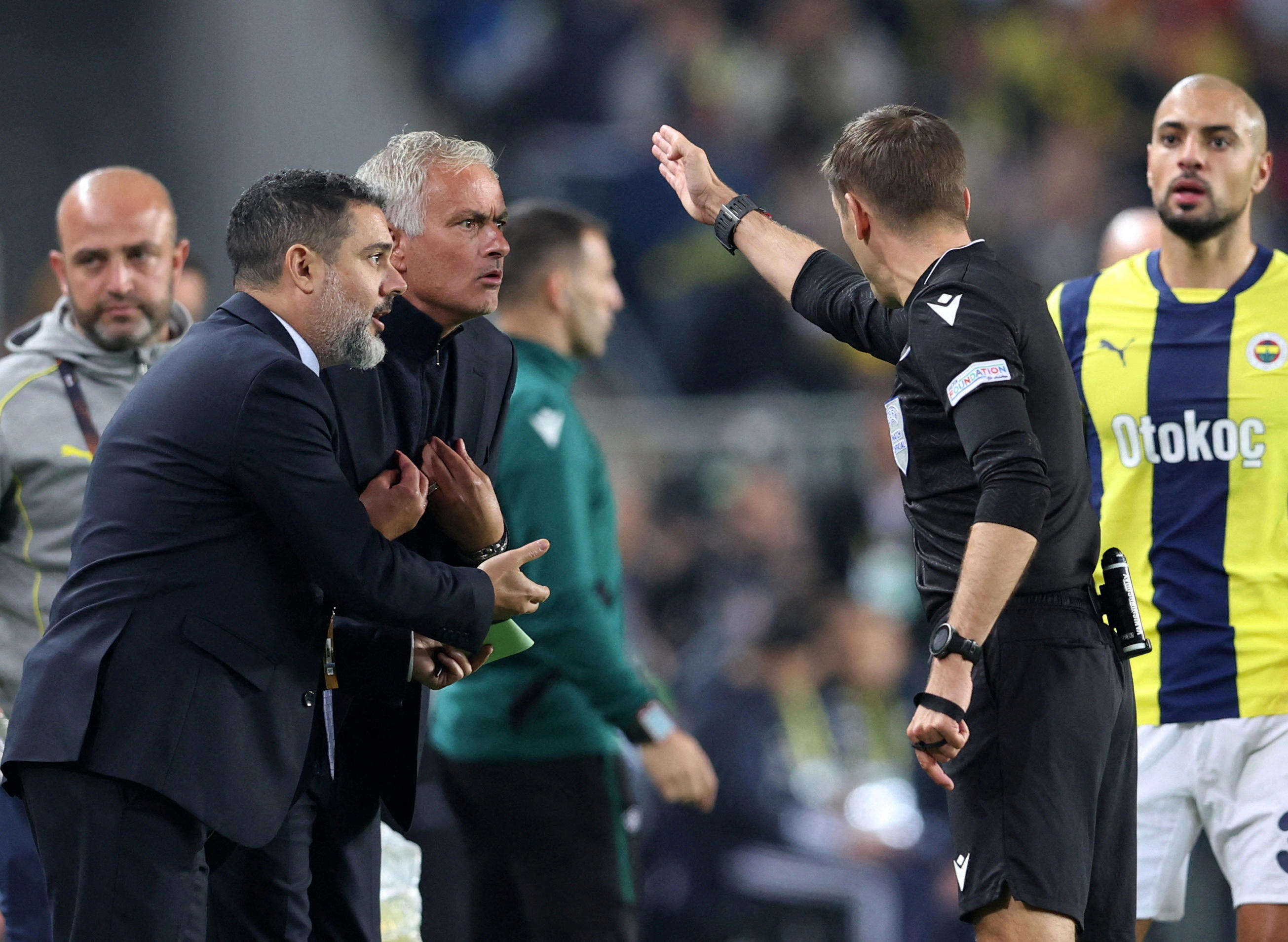 « C’est pour ça que c’est l’un des meilleurs arbitres du monde » : expulsé, Mourinho ironise sur Clément Turpin