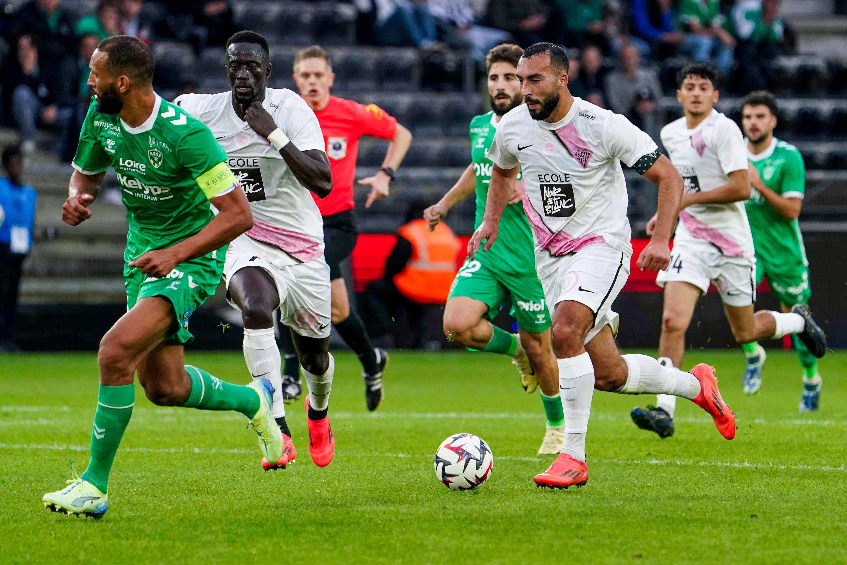 Angers - Saint-Etienne (4-2) : les Angevins s’offrent le choc des mal classés et assomment les Verts