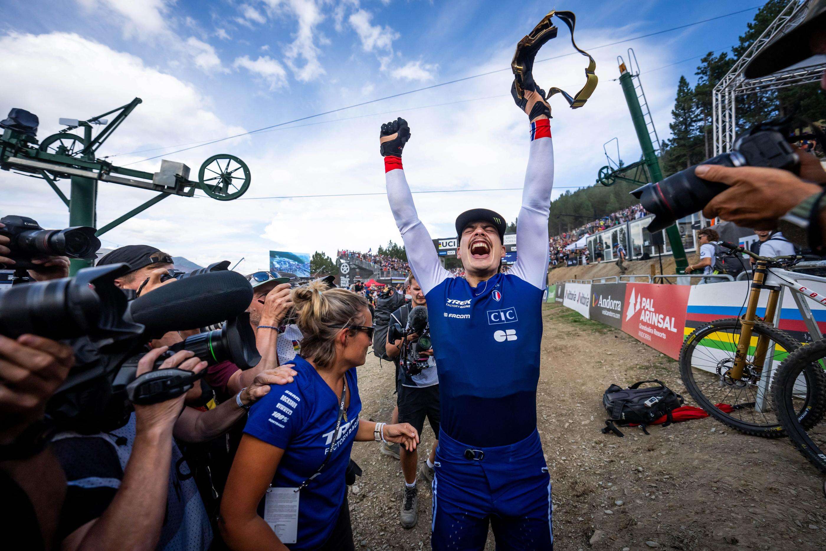 Mondiaux de VTT : la vidéo de la magnifique descente en or de Loris Vergier