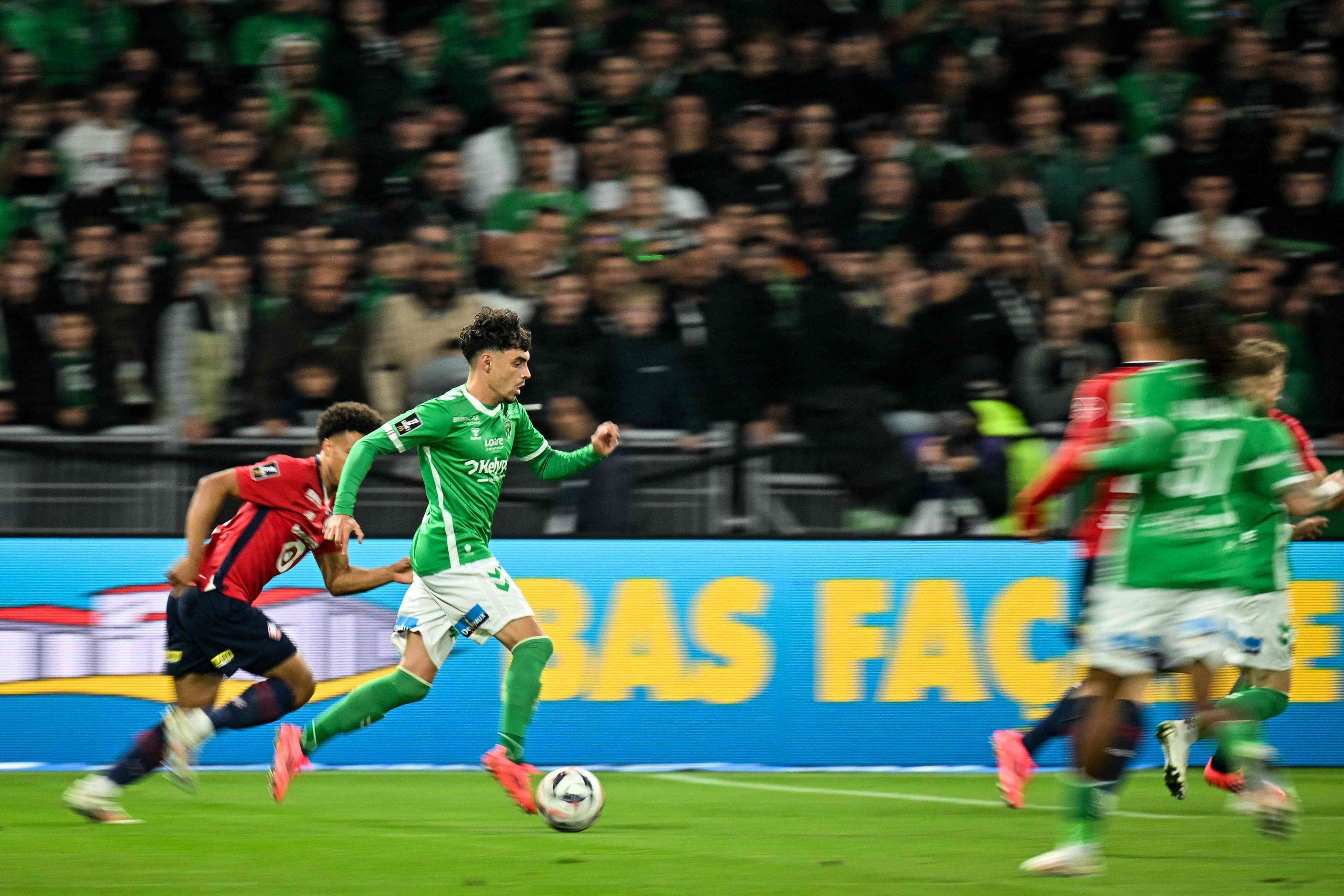 Saint-Étienne-Lille : la vidéo du but somptueux de Mathieu Cafaro pour les Verts