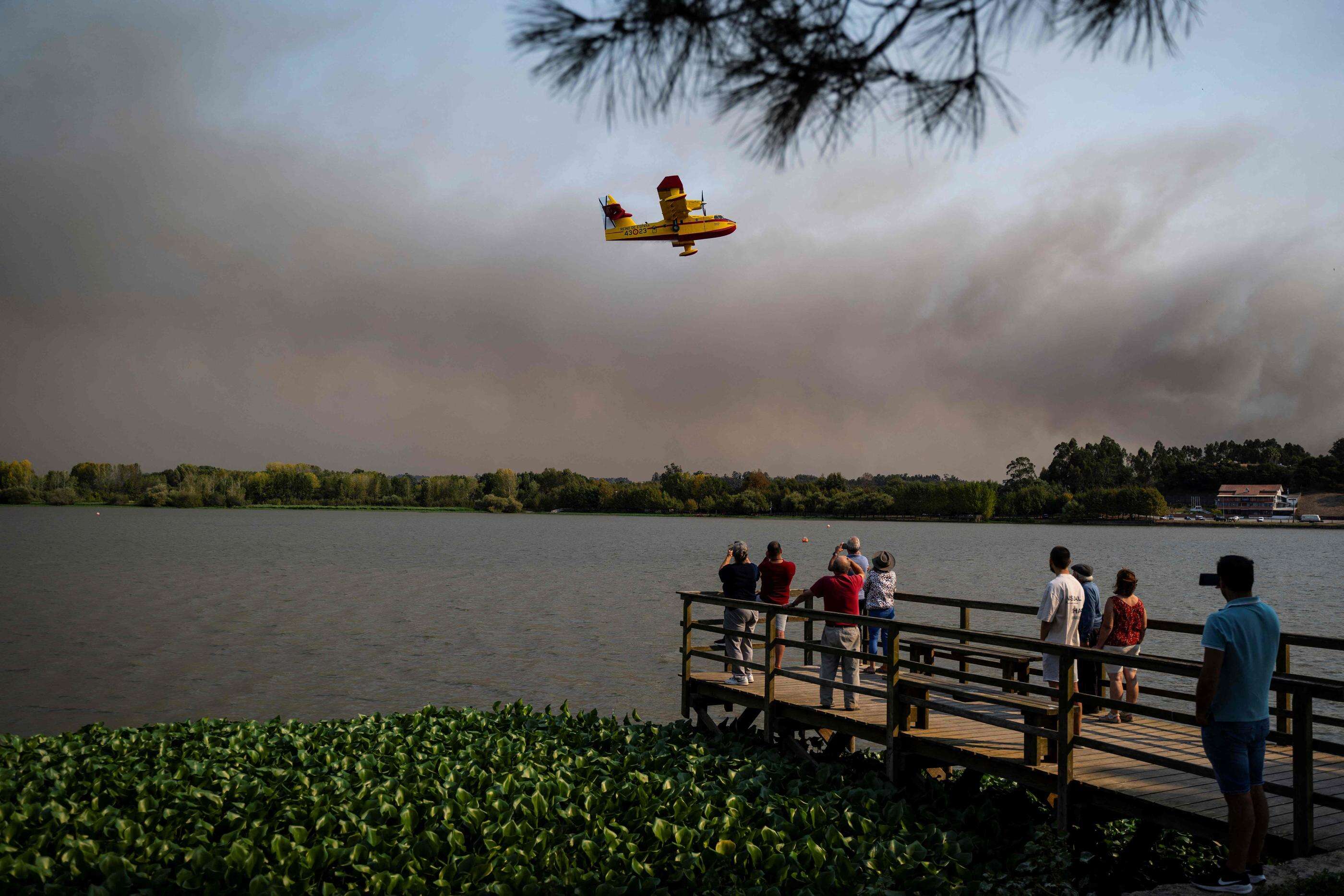 Incendies au Portugal : le bilan porté à sept morts, après le décès de trois pompiers