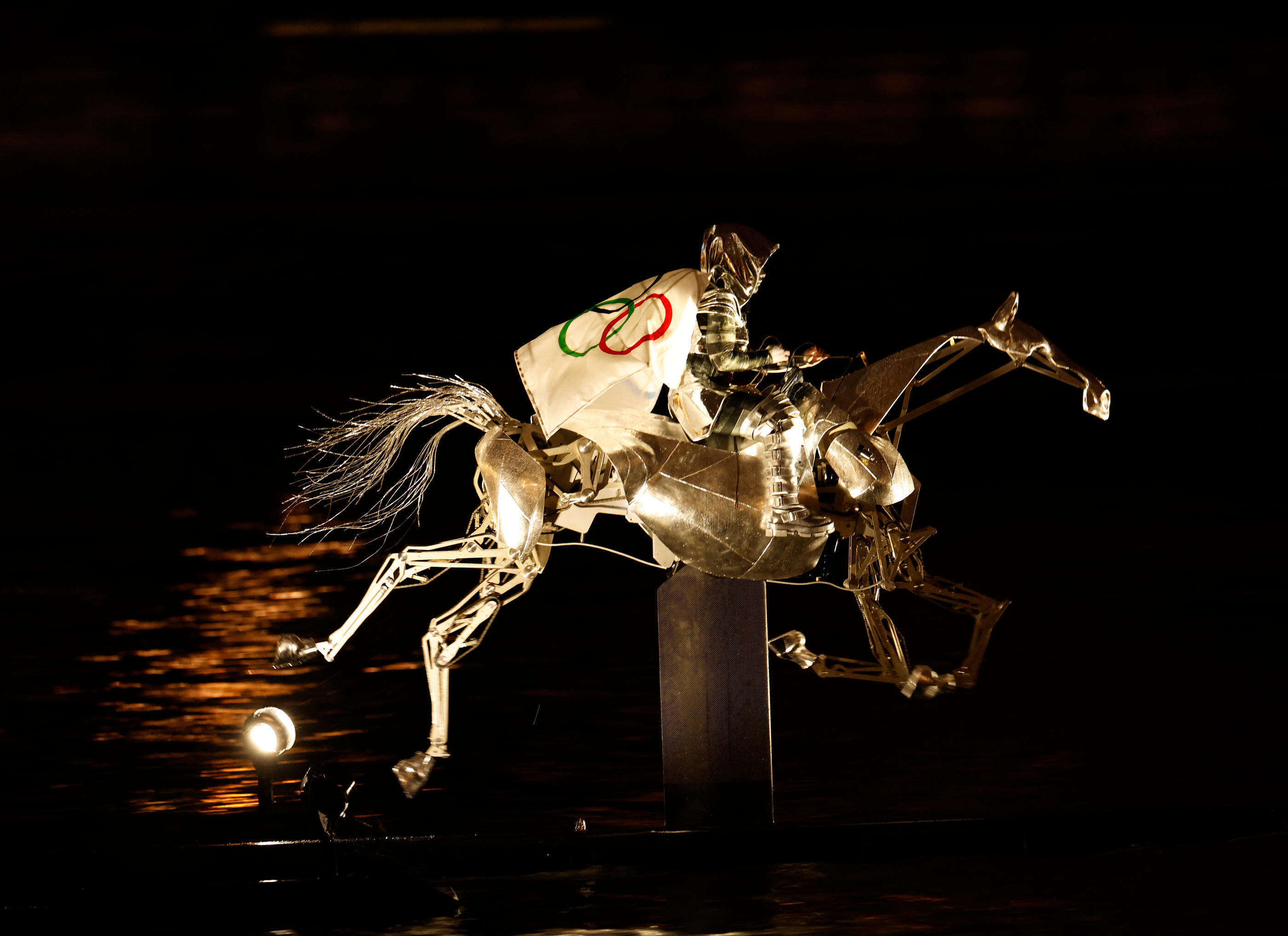 Paris : le cheval métallique de la cérémonie d’ouverture des JO s’invite à l’Hôtel de Ville, une billetterie en ligne