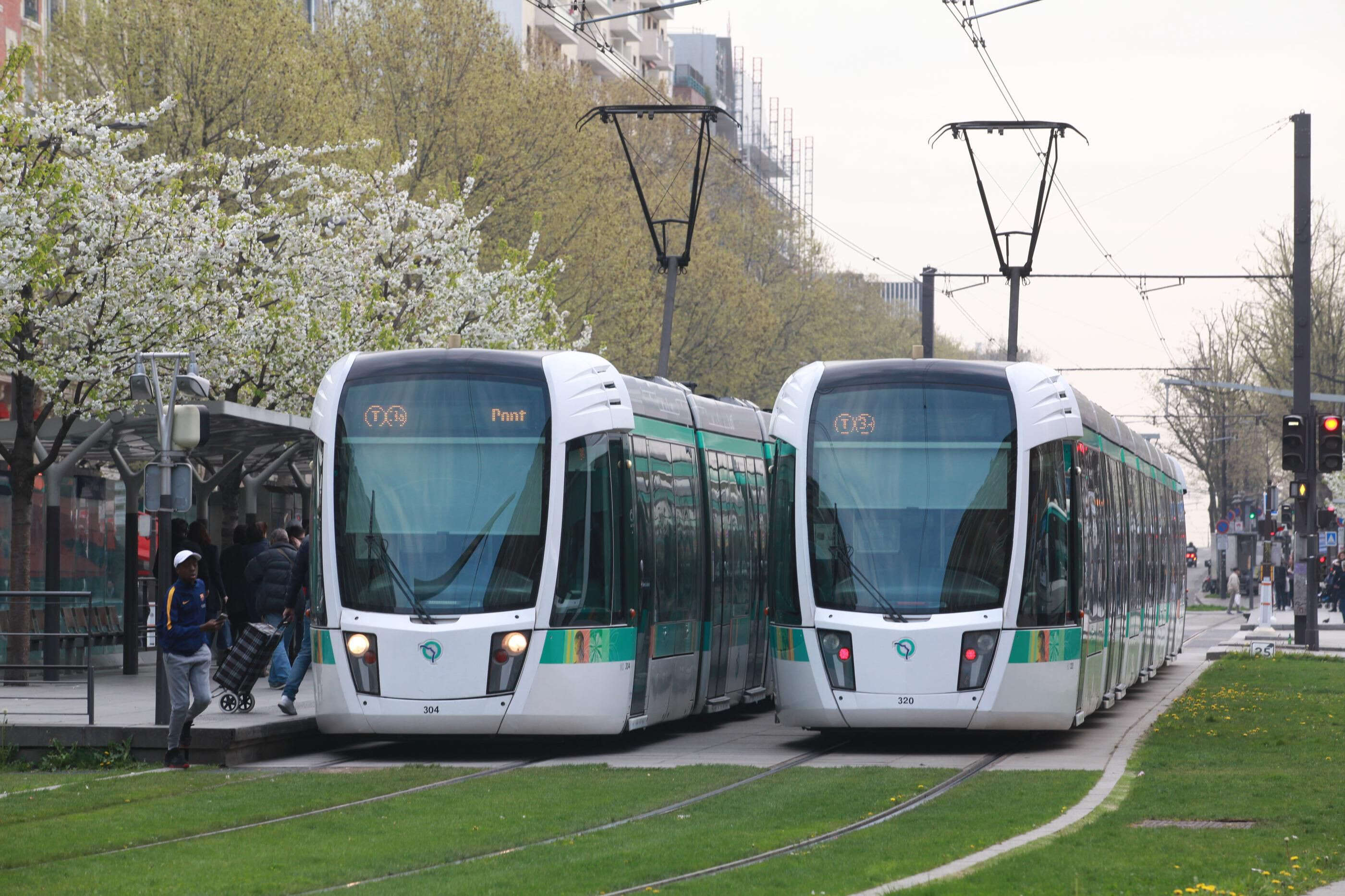 Paris : il filmait sous les jupes des filles à la station de tramway