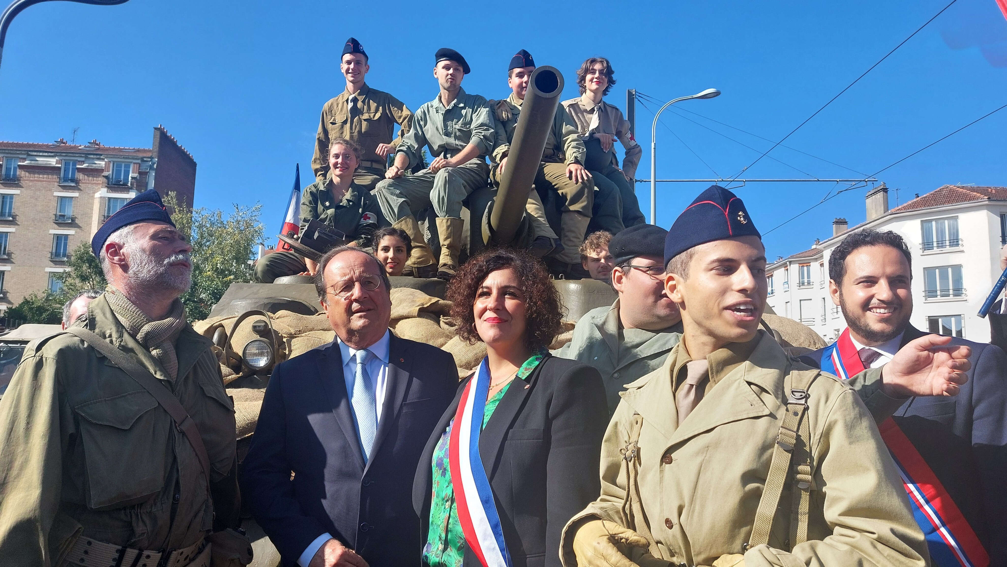 Véhicules d’époque et… François Hollande pour les 80 ans de la Libération à Châtillon