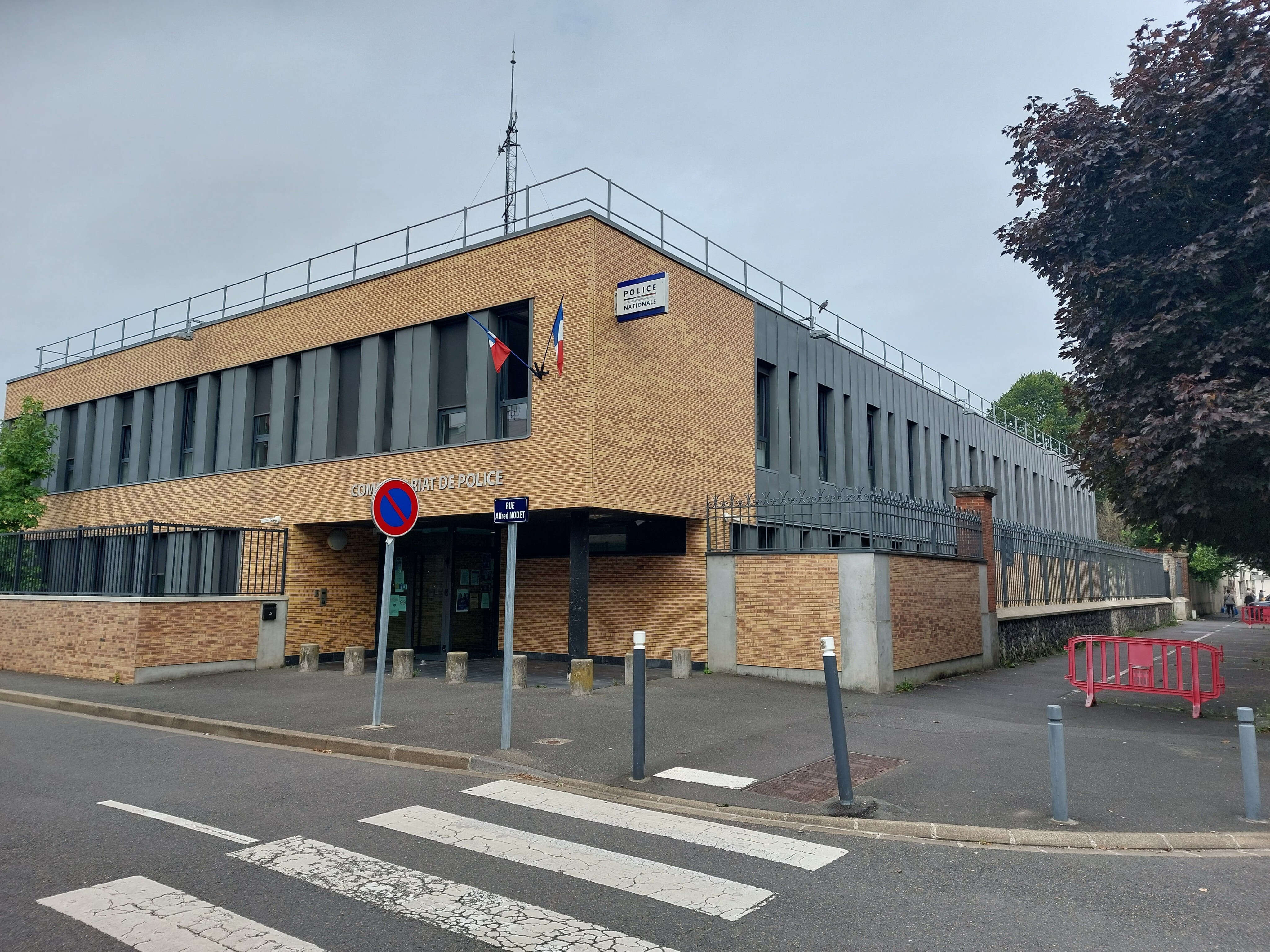 Ile-de-France : un policier d’Evry se suicide à Rosny après une dispute avec sa compagne chez eux à Montereau