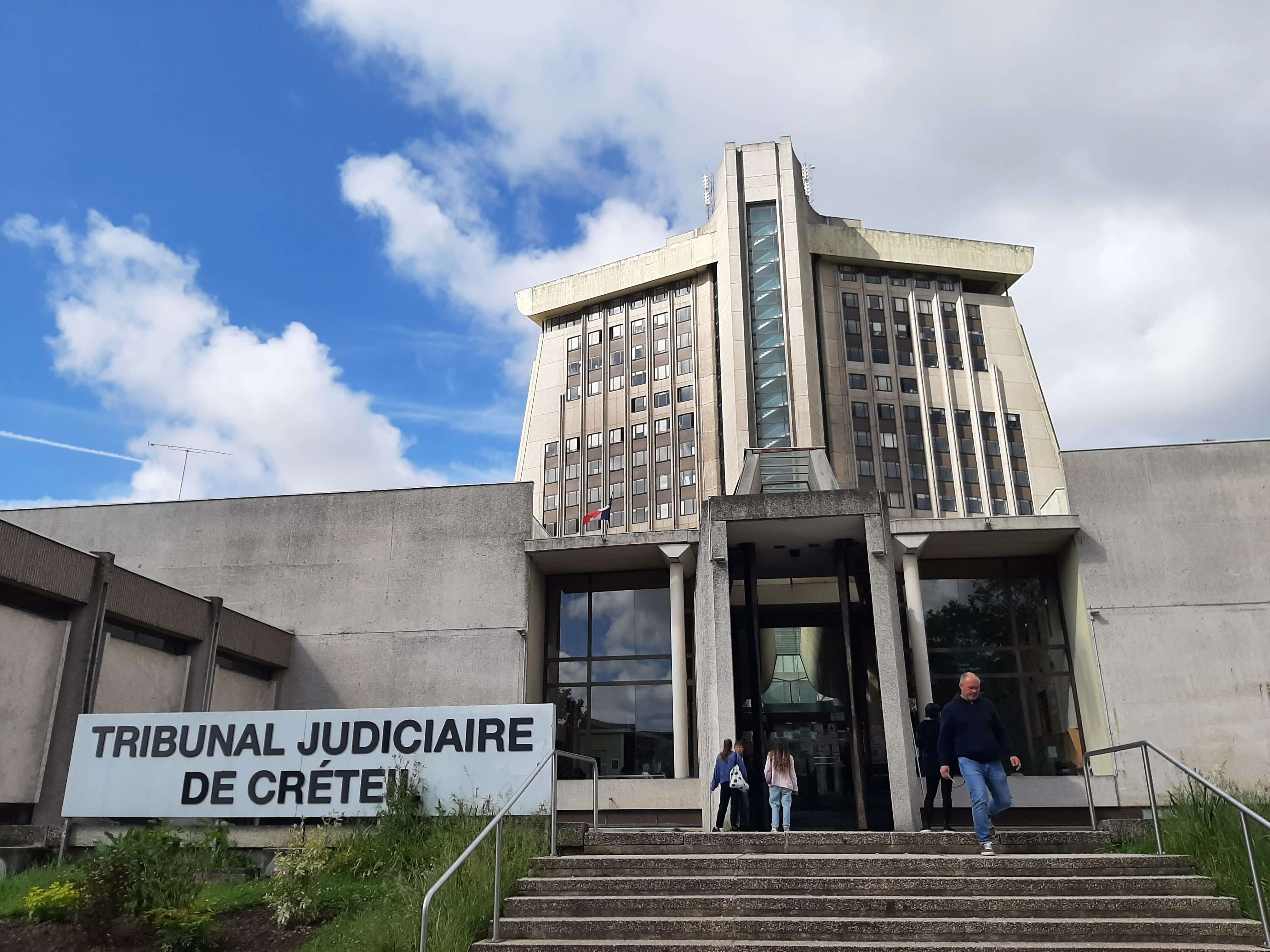 Val-de-Marne : treize personnes mises en examen dans une affaire de viol collectif remontant à plus de dix ans