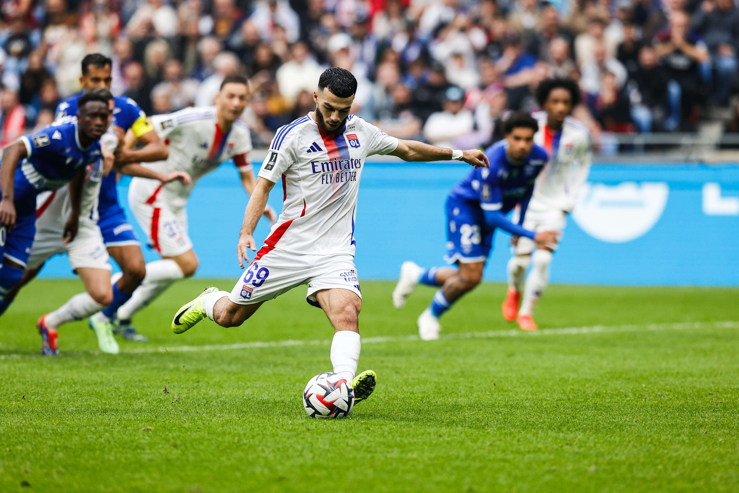 OL-Auxerre (2-2) : des rebondissements, deux buts de Mikautadze et un nul au Groupama Stadium