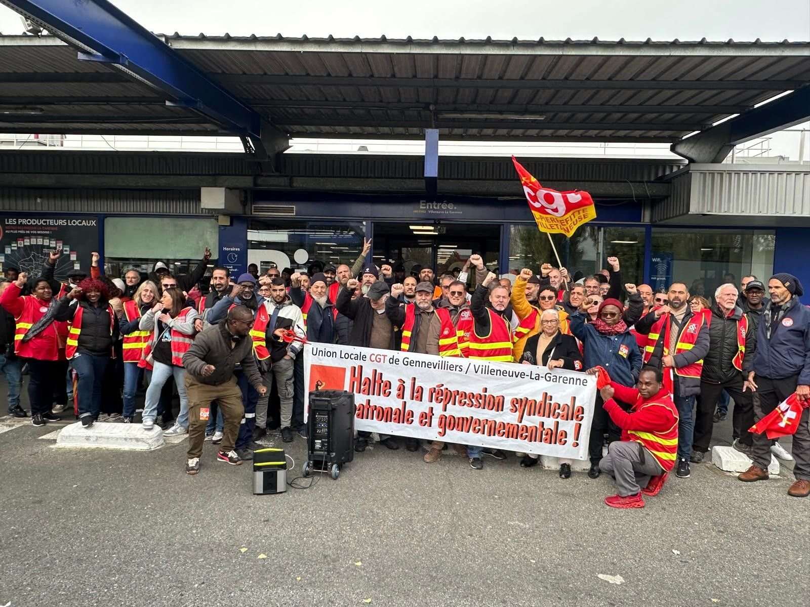 Villeneuve-la-Garenne : des salariés de Métro en grève pour exiger de meilleurs salaires