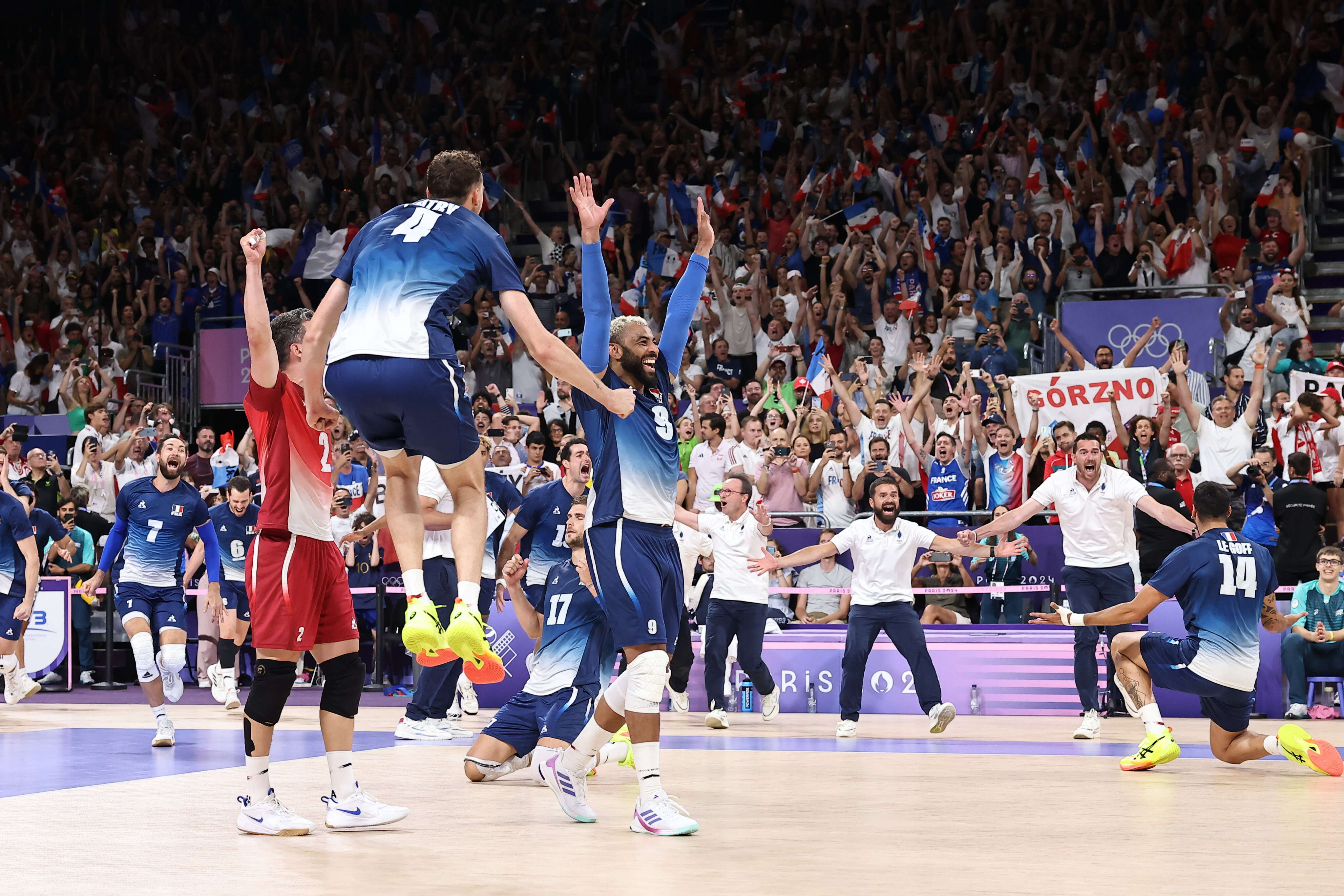 Le récital des Bleus, double champions olympiques de volley après une finale survolée contre la Pologne