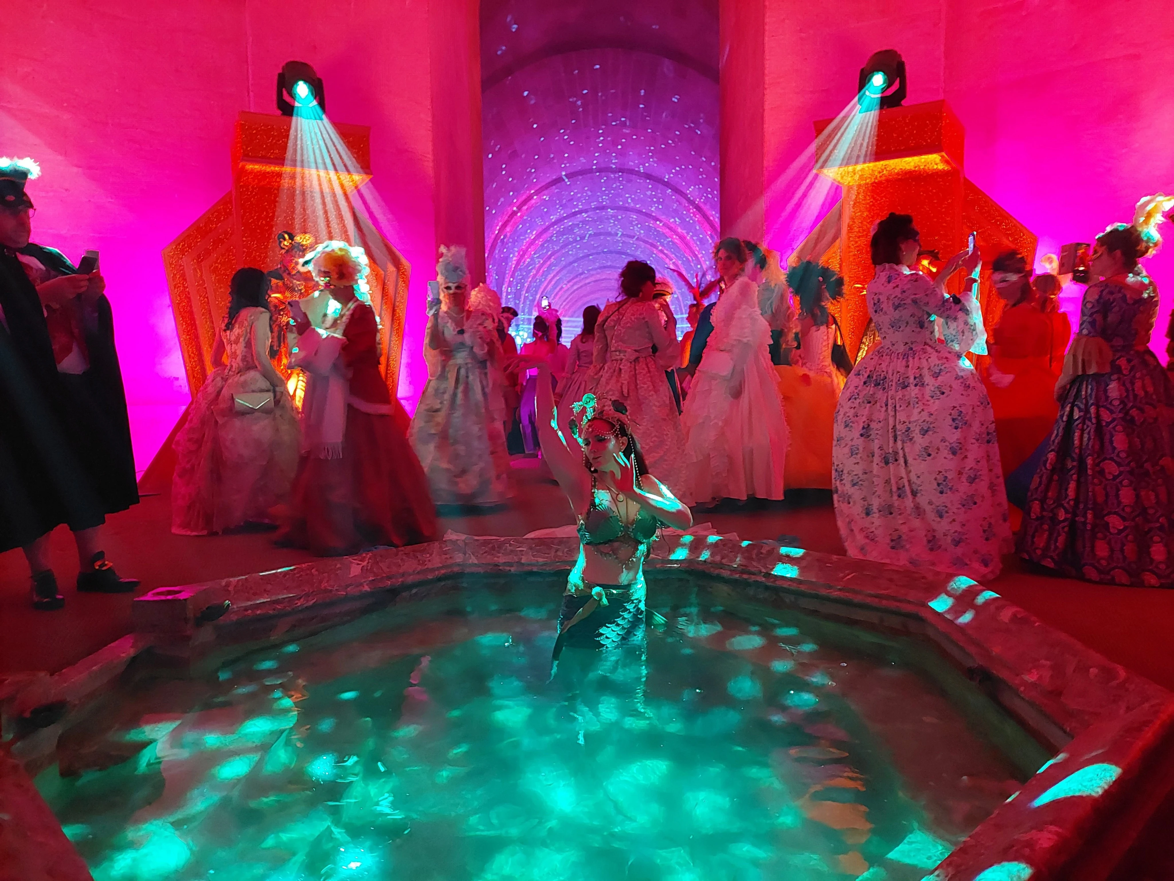 Clubbing, robes d’époque… le bal masqué du château de Versailles, soirée de toutes les fantaisies prisée des Américains