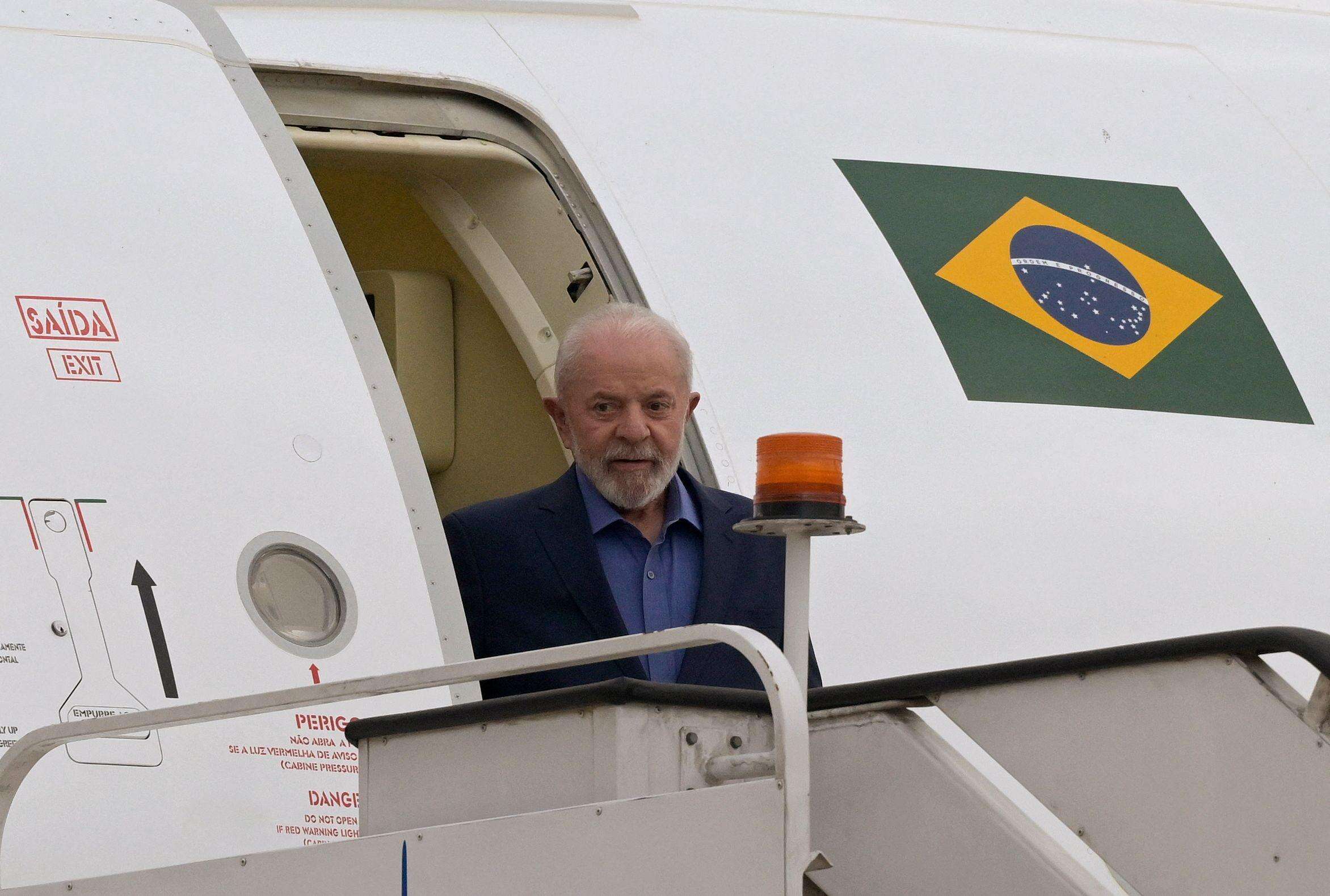 L’avion du président brésilien contraint de tourner des heures dans le ciel de Mexico après un « problème technique »