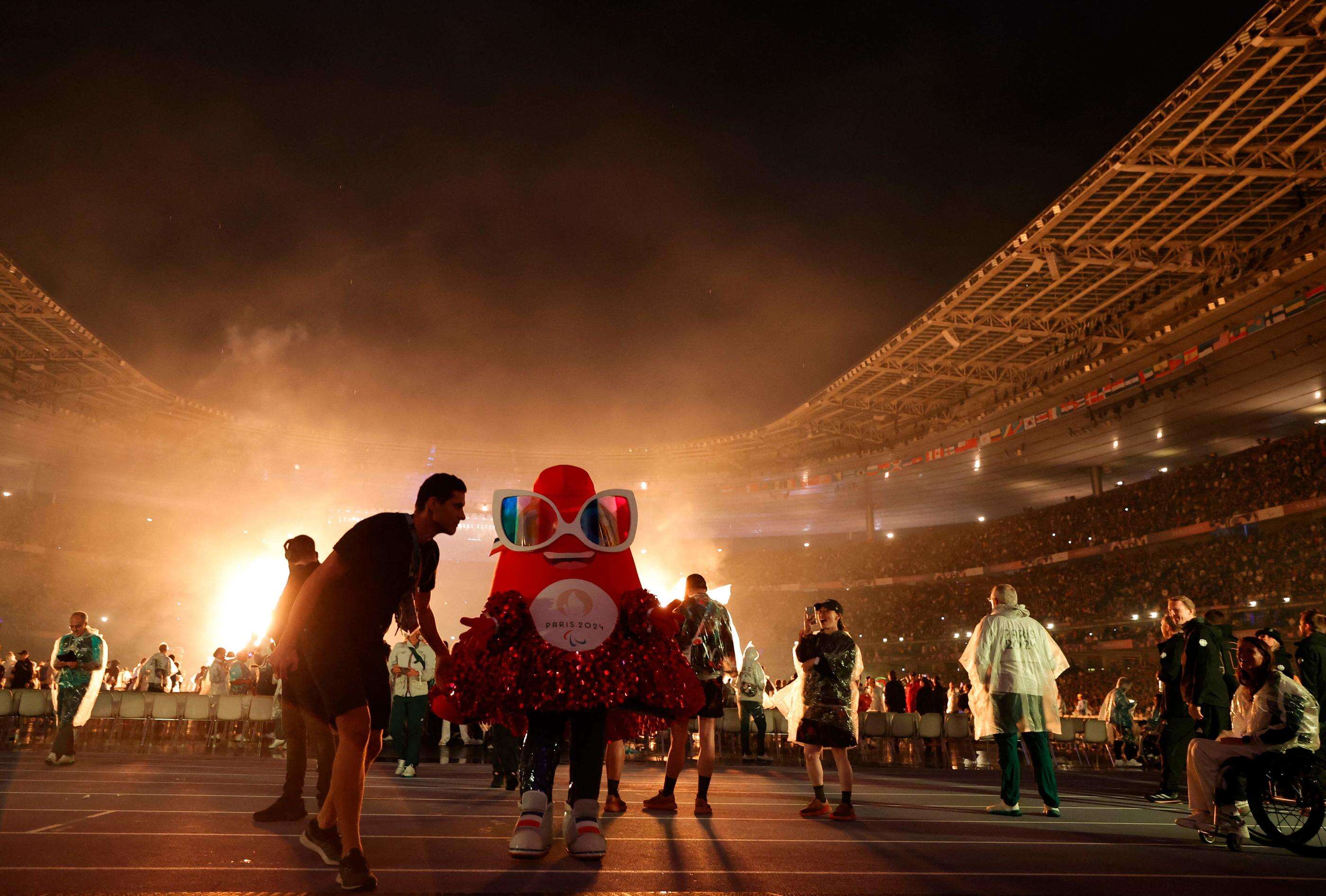 « Elles vont me manquer » : les phryges à paillettes ont fait le show à la cérémonie de clôture des Jeux paralympiques