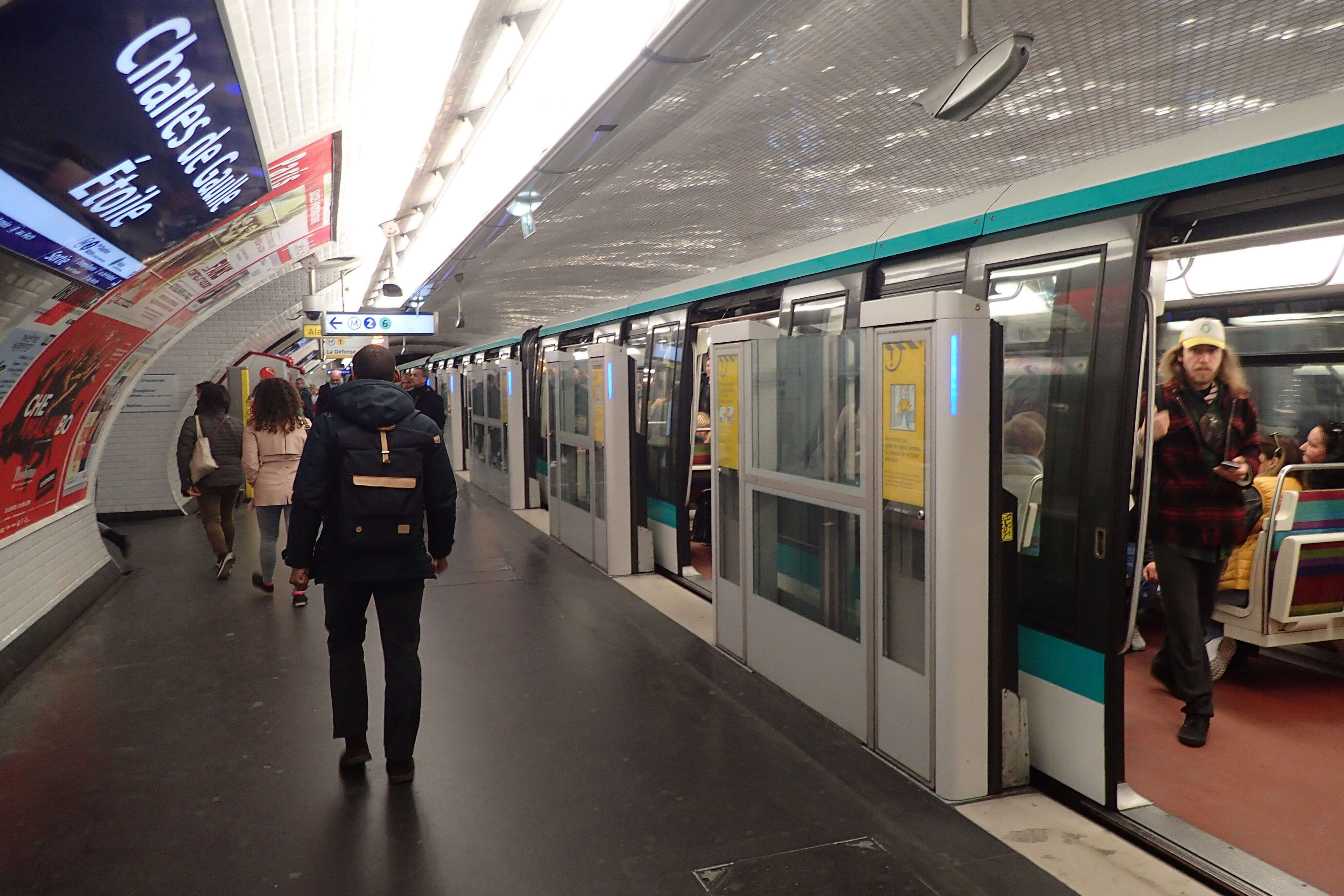 Paris : la ligne 1 du métro interrompue entre Châtelet et Charles de Gaulle - Étoile