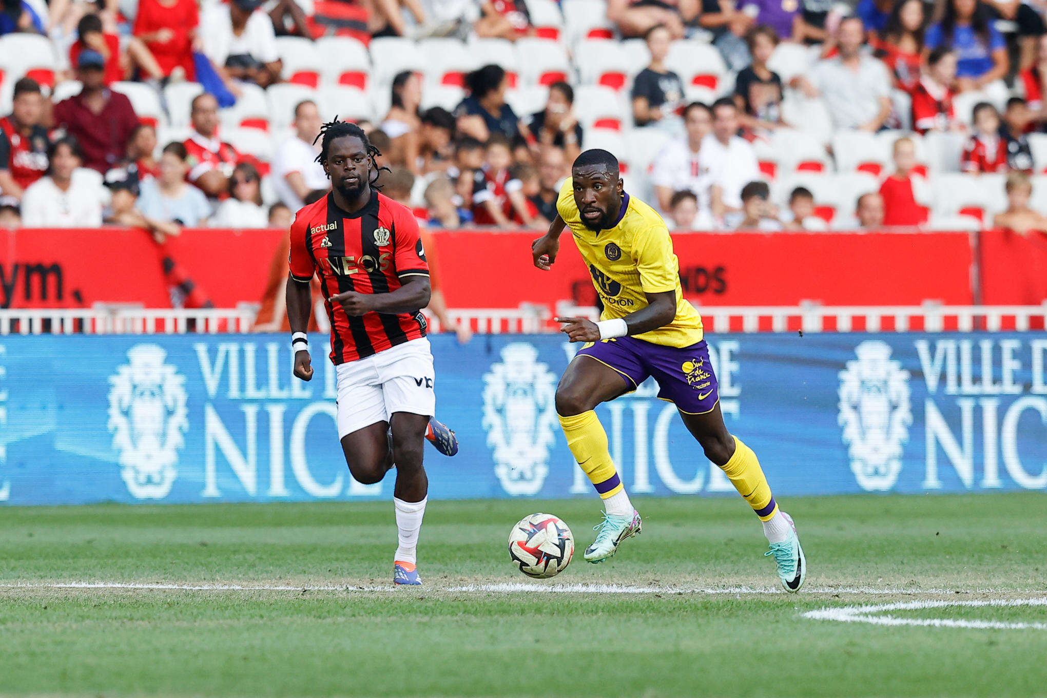 Ligue 1 : Nice s’insurge contre le non-renouvellement de la pelouse de l’Allianz Riviera