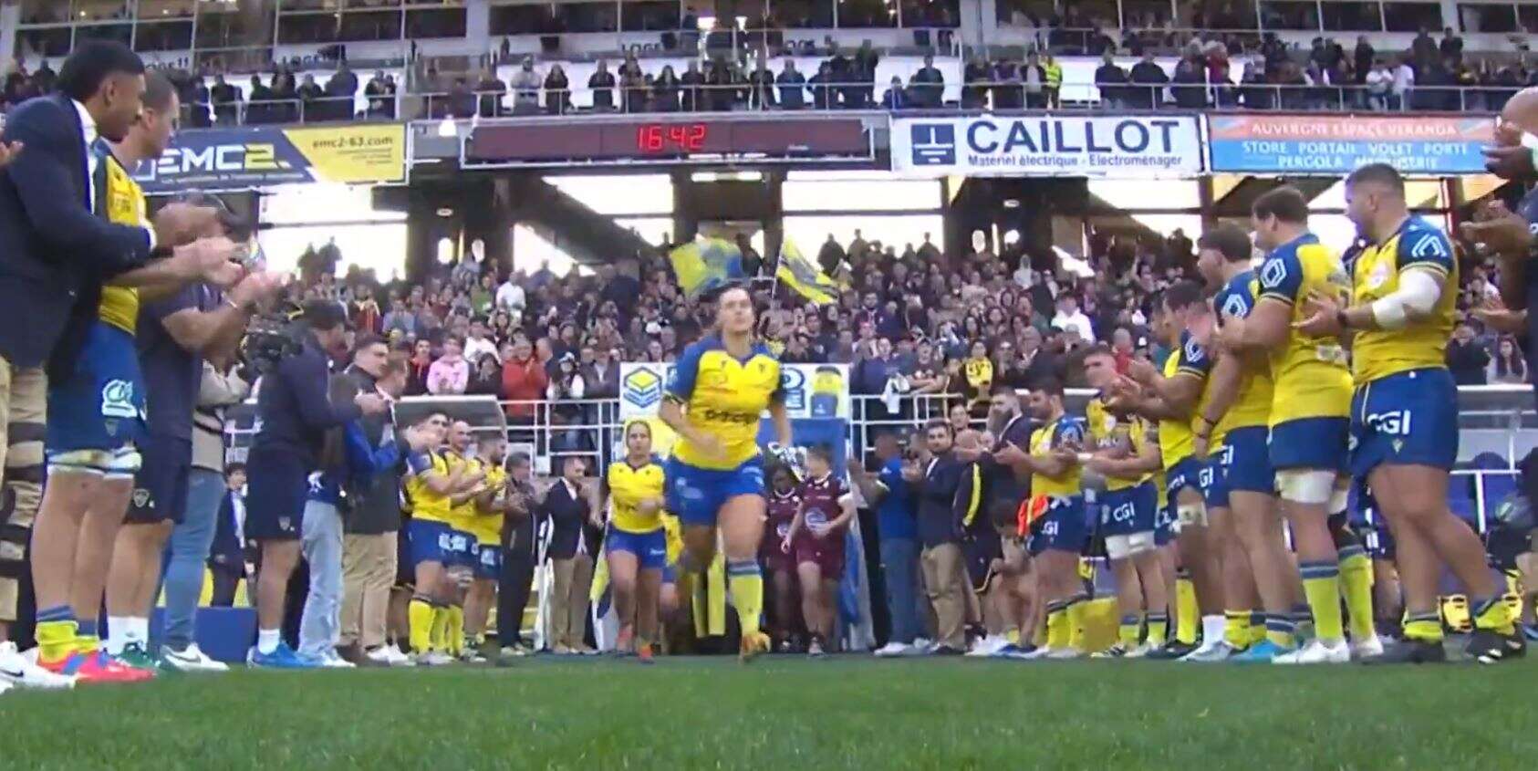 ASM Romagnat-Stade Bordelais : la belle haie d’honneur des Clermontois avant le premier match d’Élite 1 télévisé