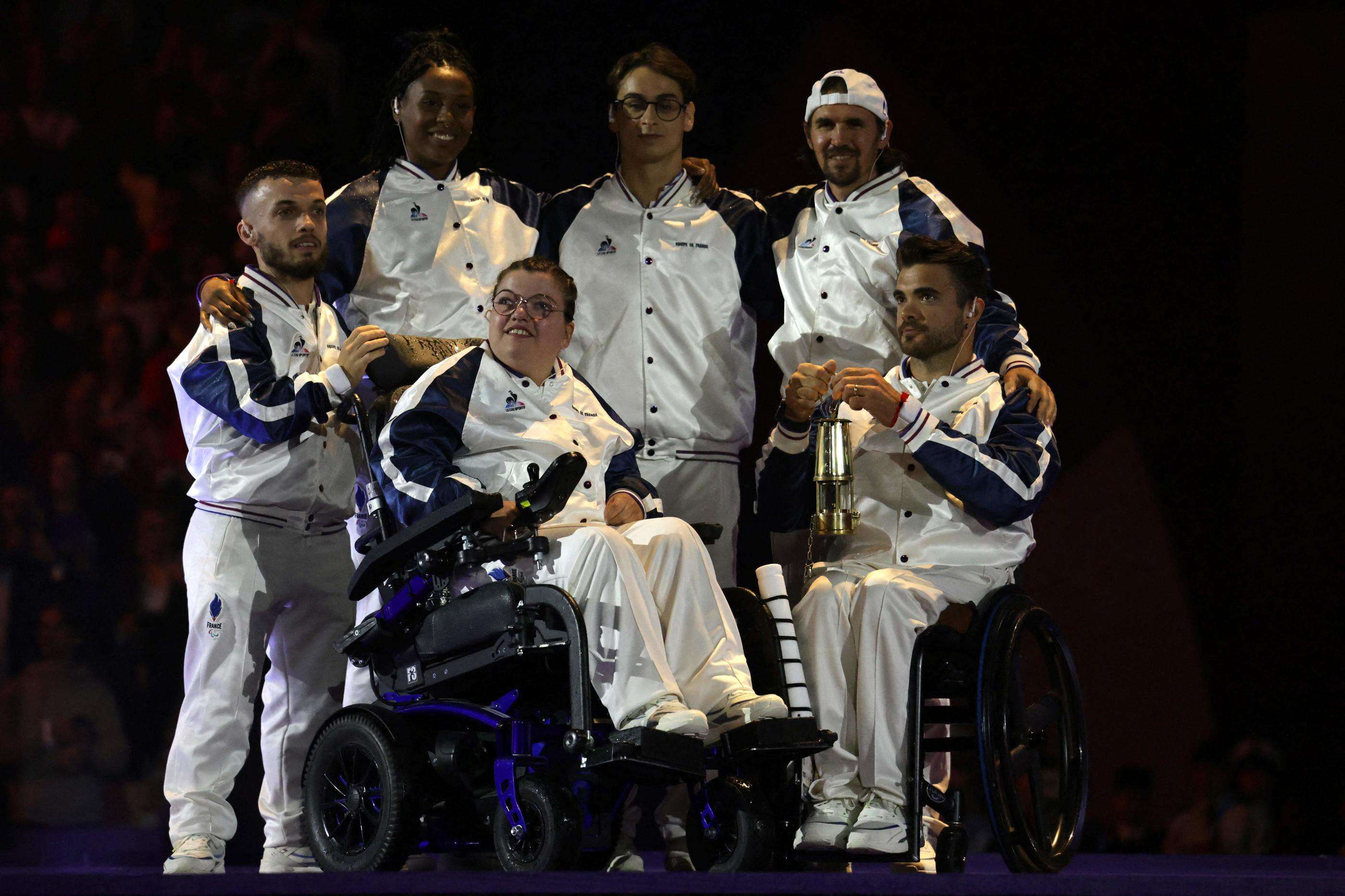 Jeux paralympiques : Aurélie Aubert éteint la flamme