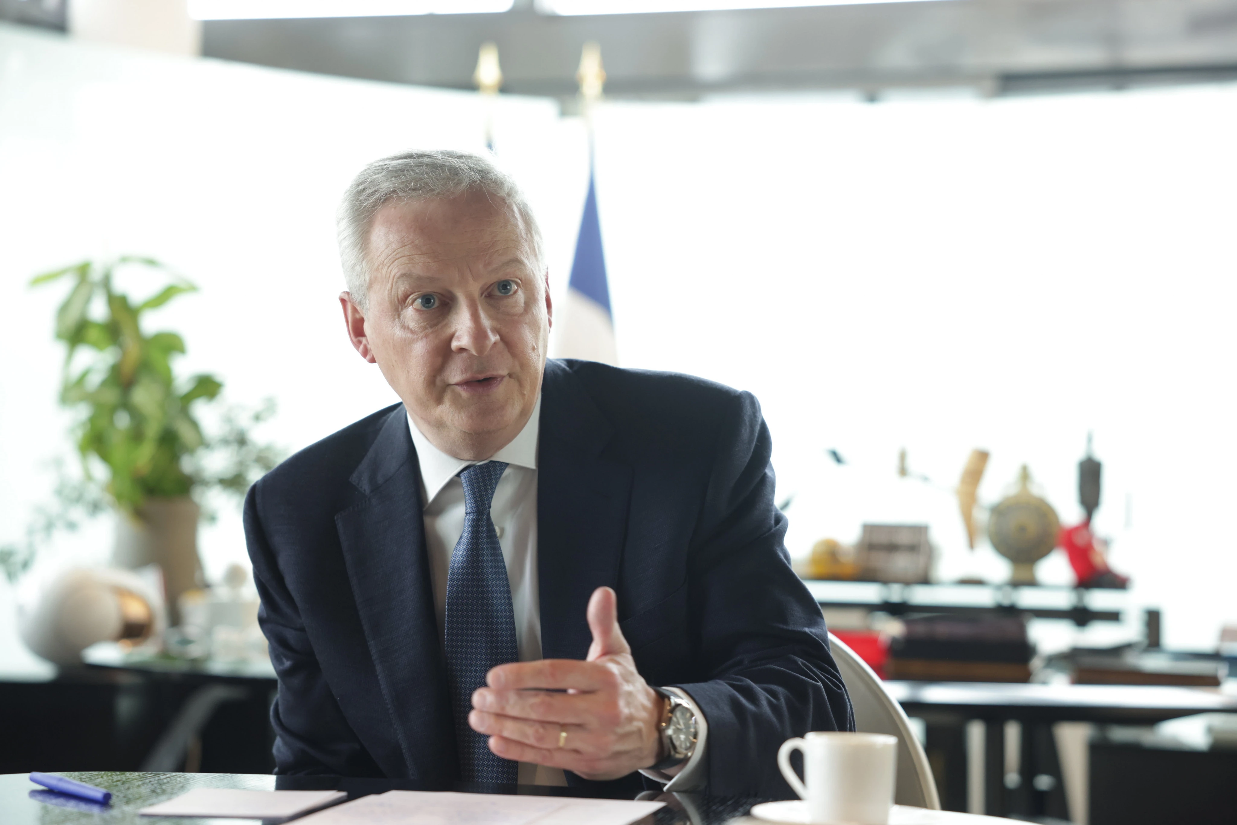 Déficit public : l’État a perçu « 3 milliards d’euros de recettes excédentaires » se réjouit Bruno Le Maire