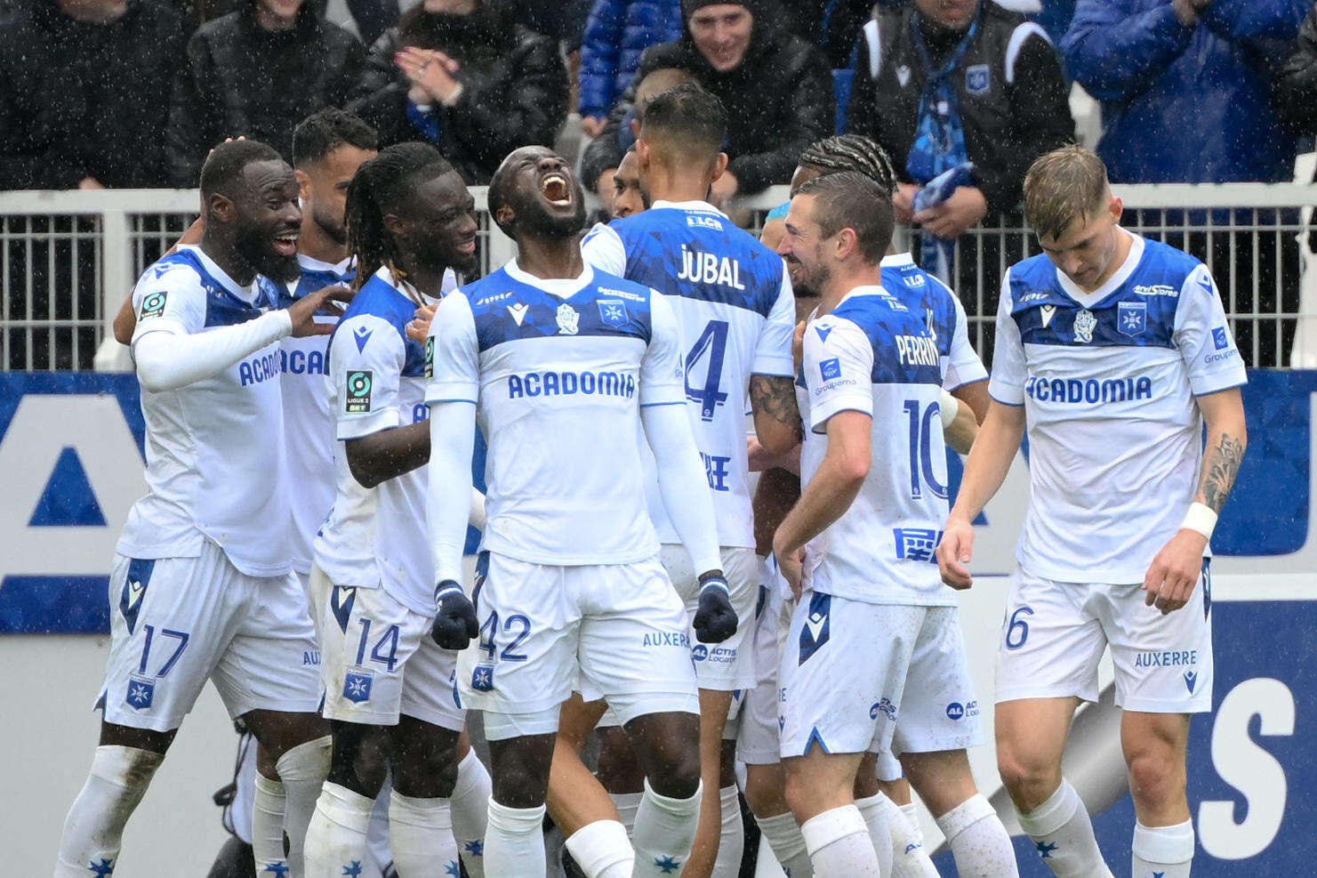 Auxerre-Paris FC (2-0) : les Auxerrois quasiment en Ligue 1, les Parisiens devront cravacher pour les play-offs