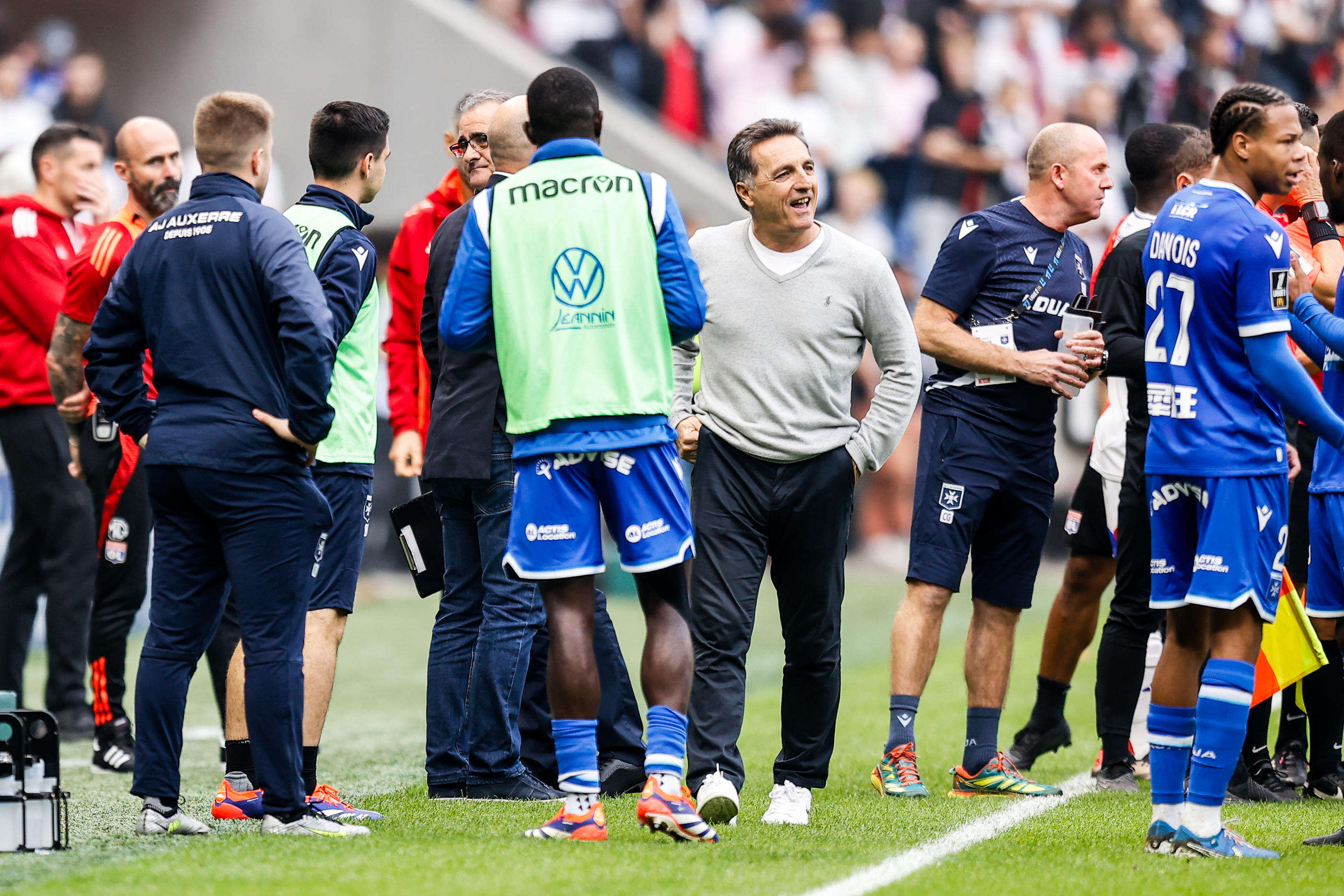 OL-Auxerre : adjoint expulsé, réserve technique, 15 minutes de temps additionnel… Situation confuse à Lyon