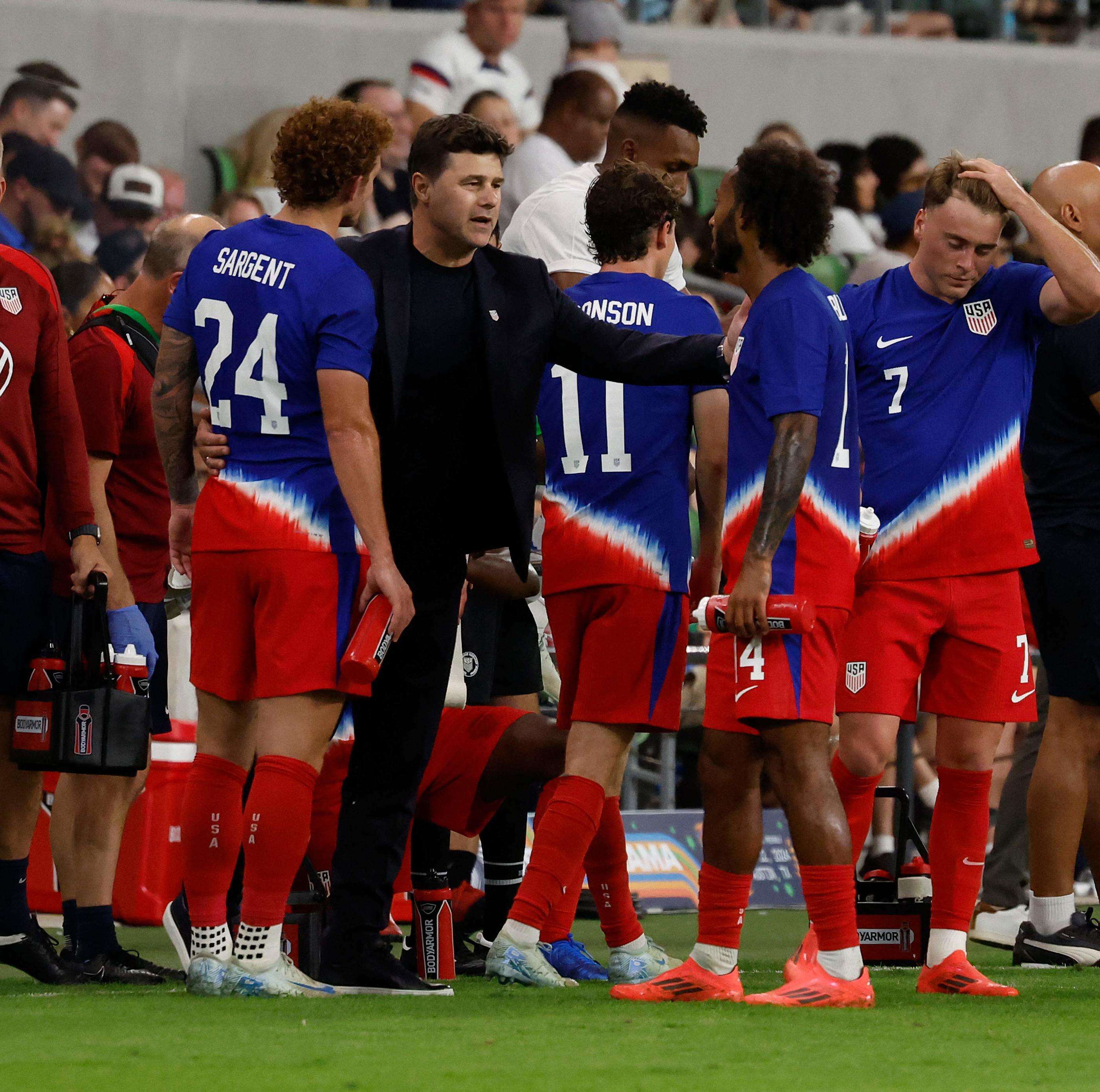 Football : l’ancien coach du PSG Pochettino réussit ses débuts à la tête de la sélection américaine