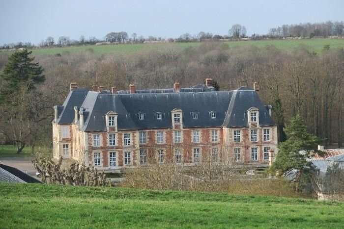 Un château des Yvelines va accueillir 200 réfugiés africains venus de Mayotte