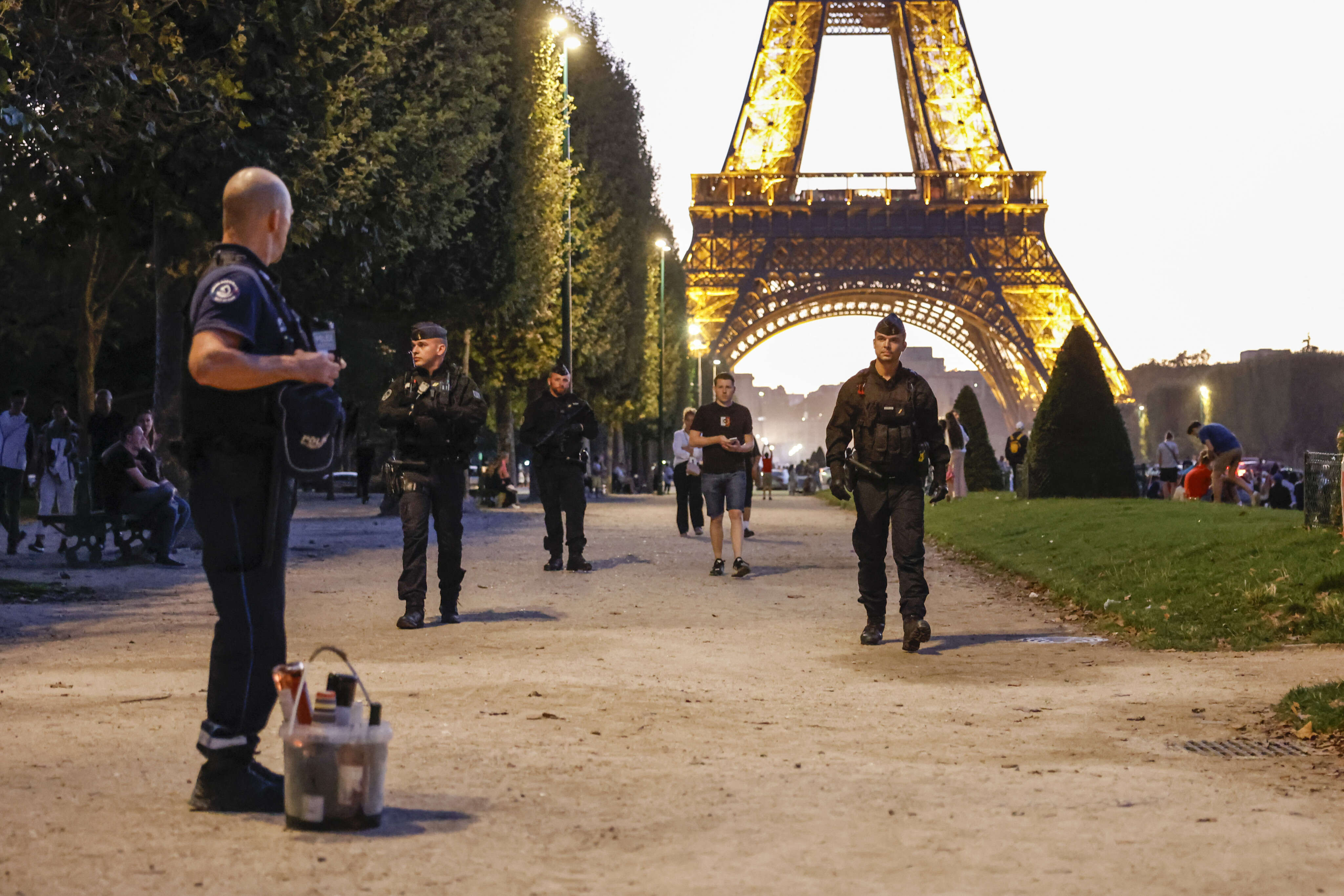 Paris : deux touristes agressées au Champ-de-Mars, quatre suspects interpellés