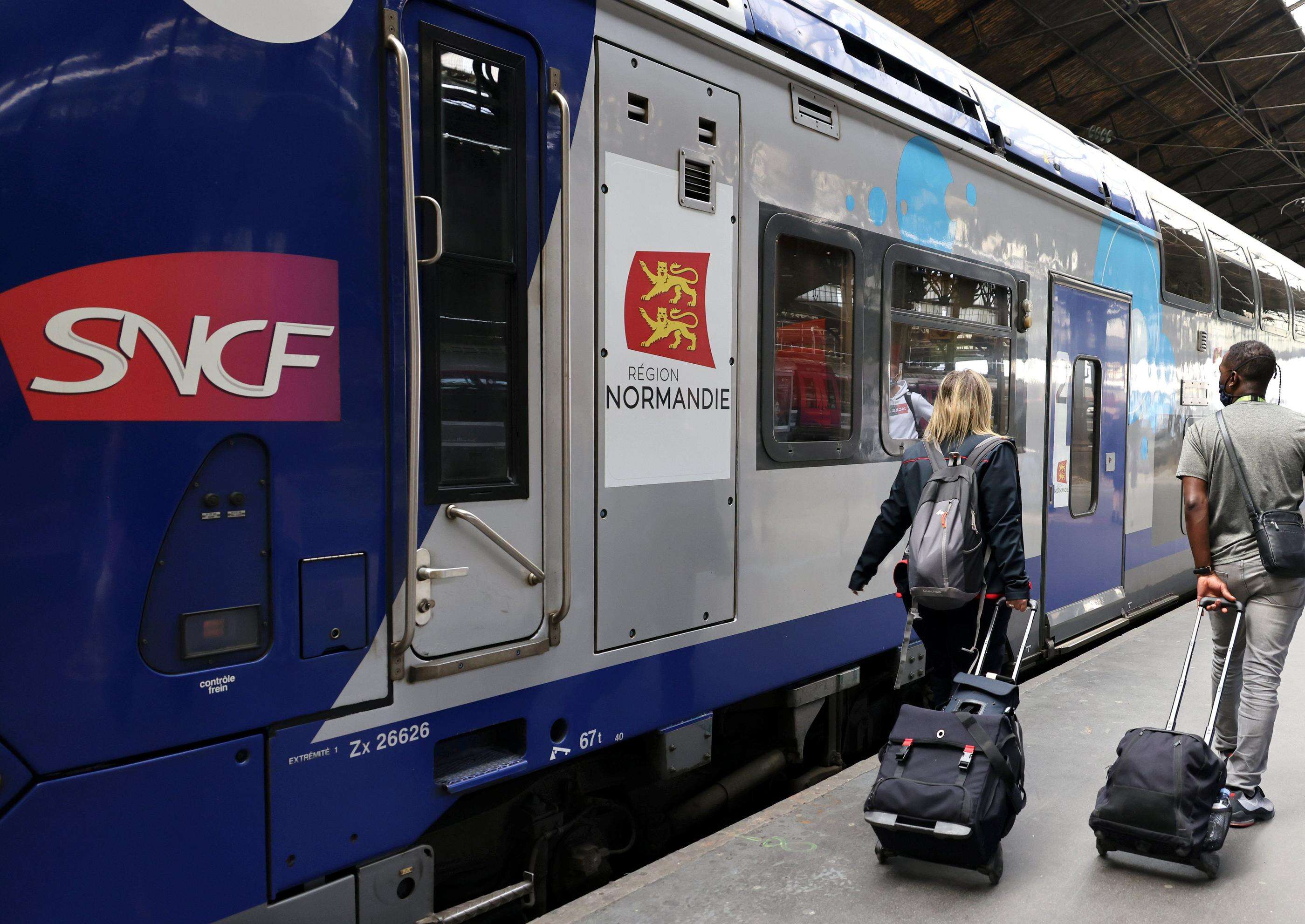 « Pas de chauffage et pas de toilettes ! » : 200 passagers bloqués plus de 8 heures dans un train près du Havre