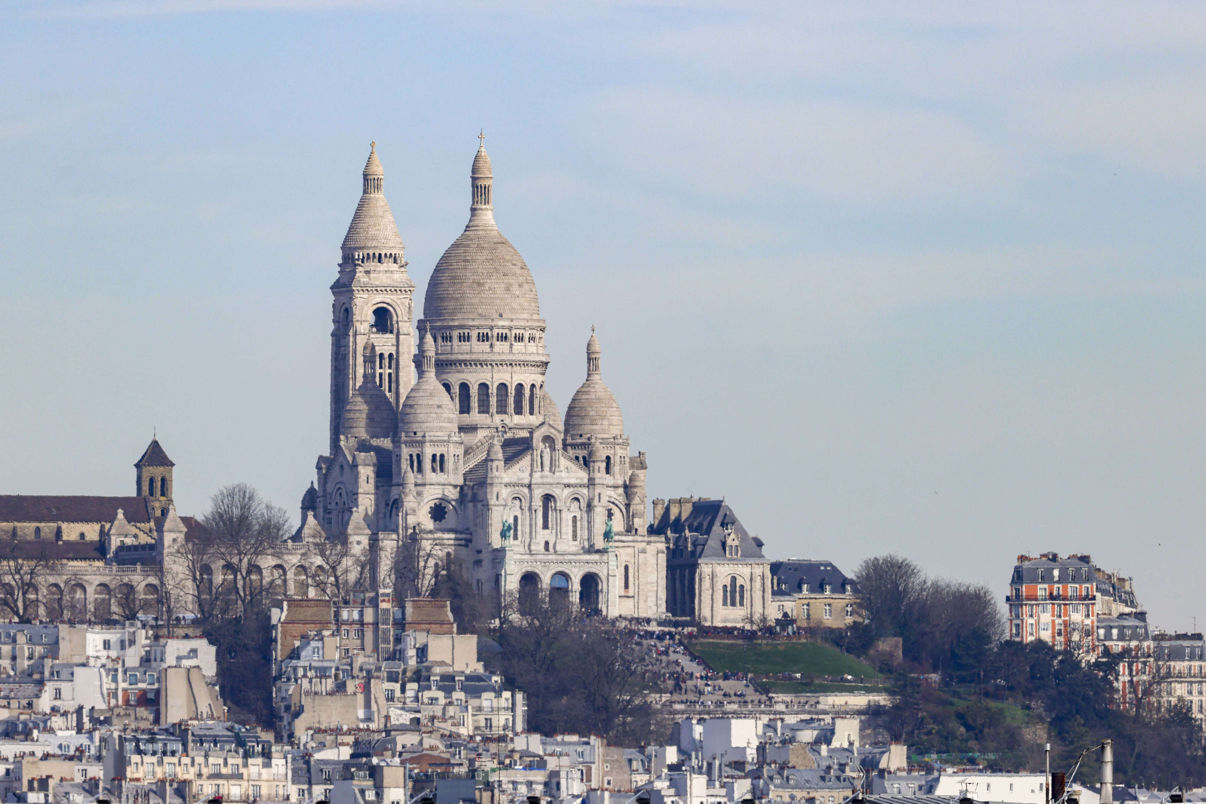 « Pas zen » : un internaute parodie « Kaïzen » d’Inoxtag sur TikTok en « escaladant » Montmartre