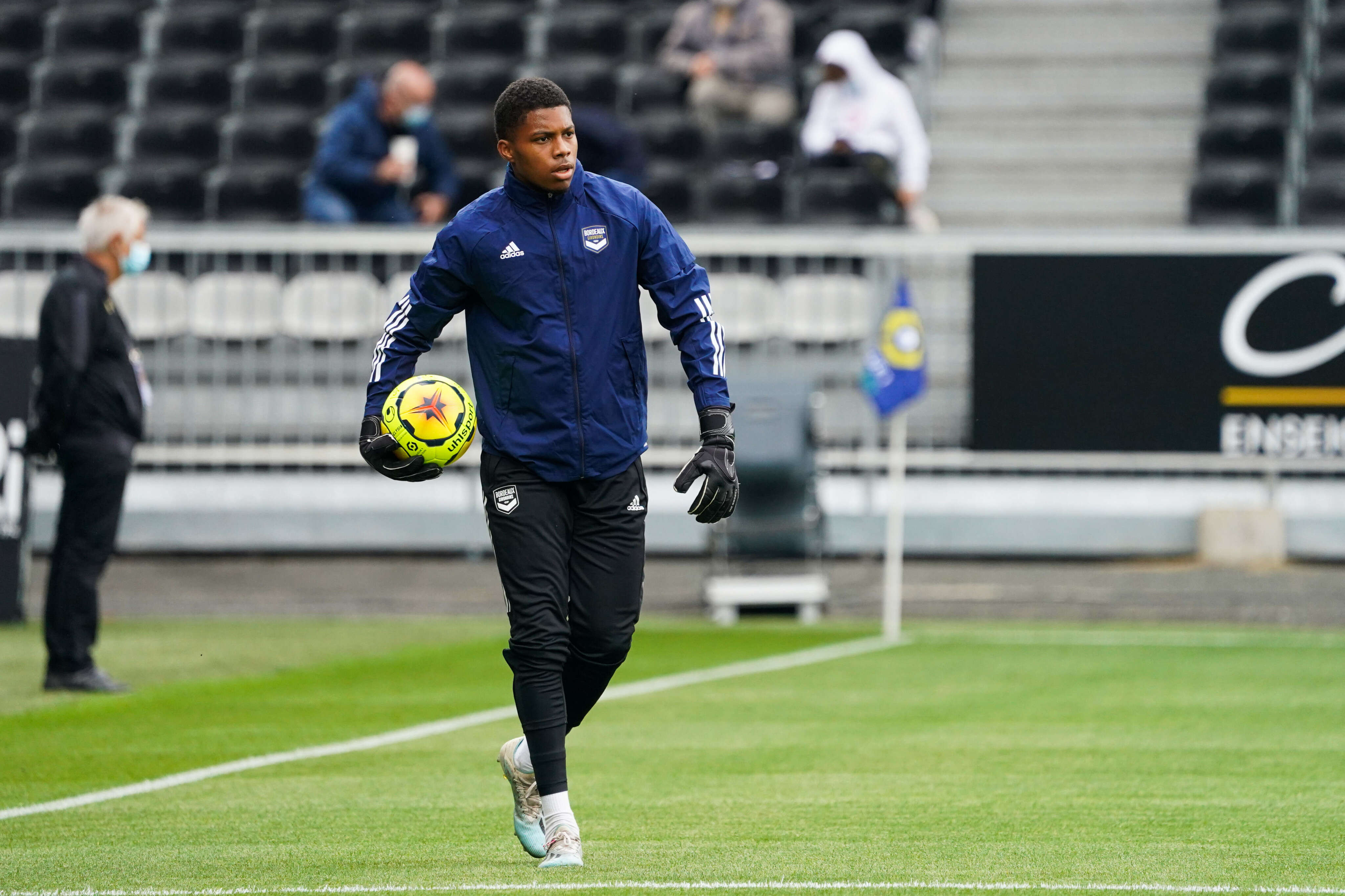 Coupe de France : le petit frère de Mandanda laisse ses gants pour entrer au milieu de terrain