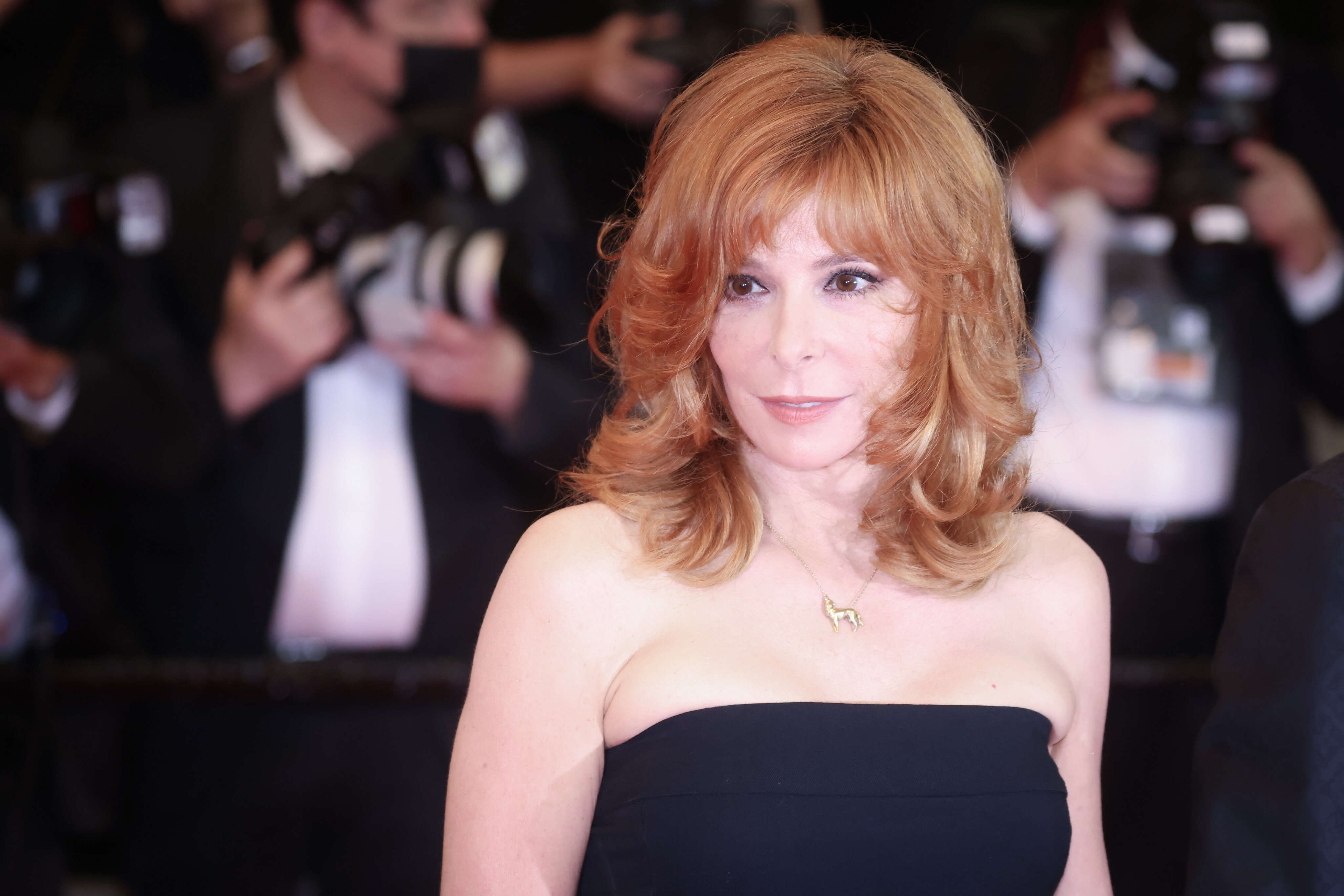 « La reine Mylène Farmer est là ! » : la chanteuse fait une apparition surprise au Grand Rex à Paris