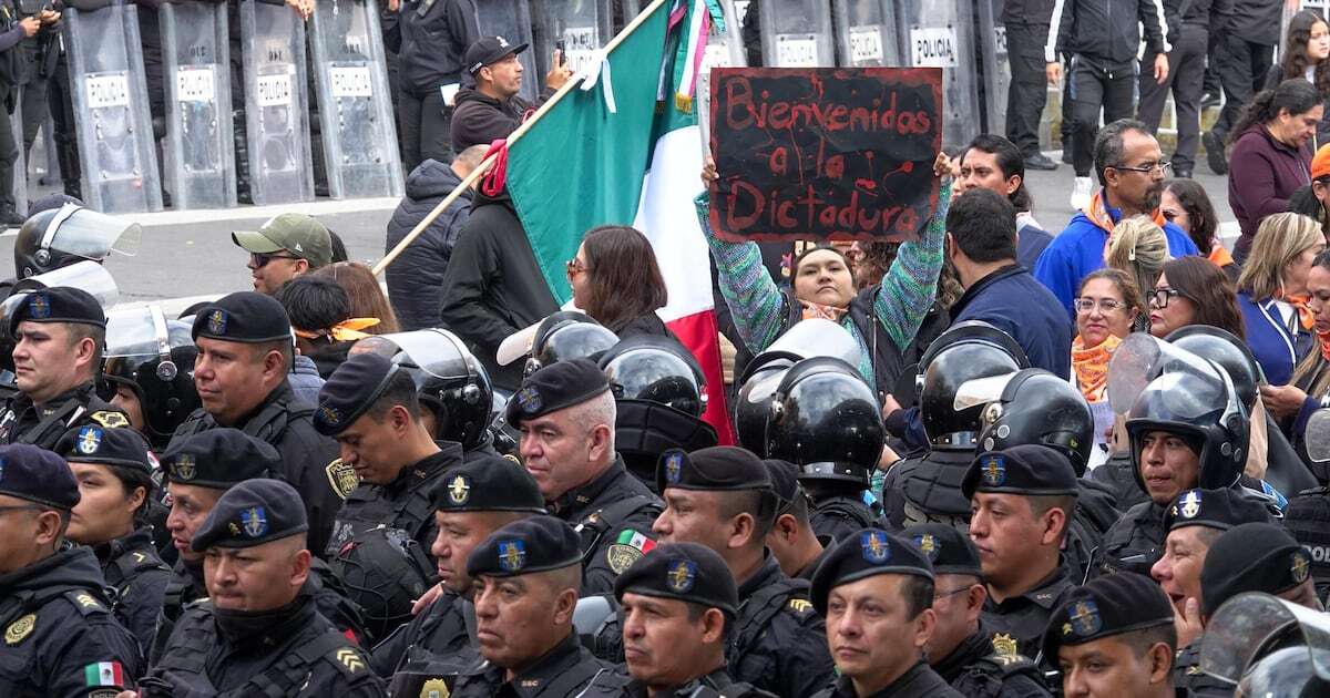 Reforma al Poder Judicial: Ni provocadores ni vallas frenan protesta en toma de posesión de Sheinbaum