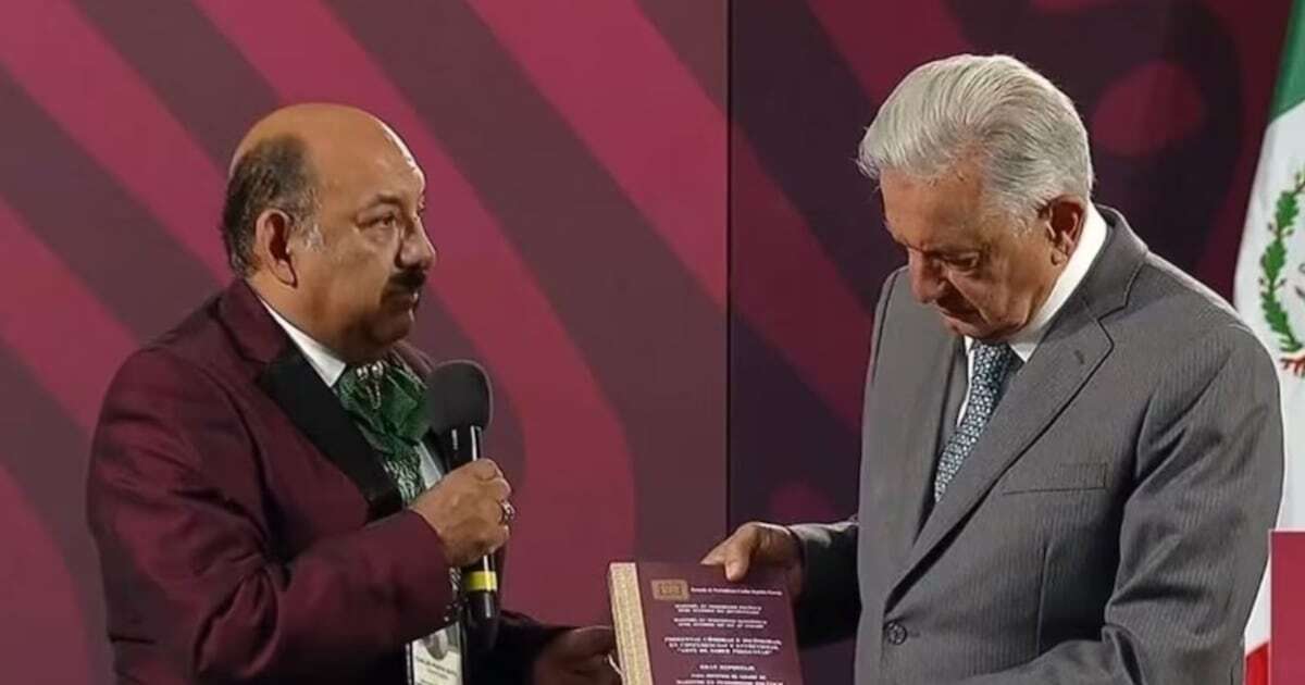 No tan rápido ‘Lord Molécula’: Escuela de periodismo desconoce tesis de maestría que le presumió a AMLO